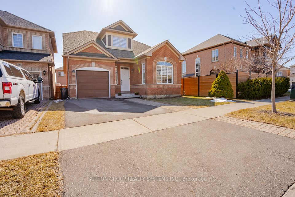 3856 Edgecliffe