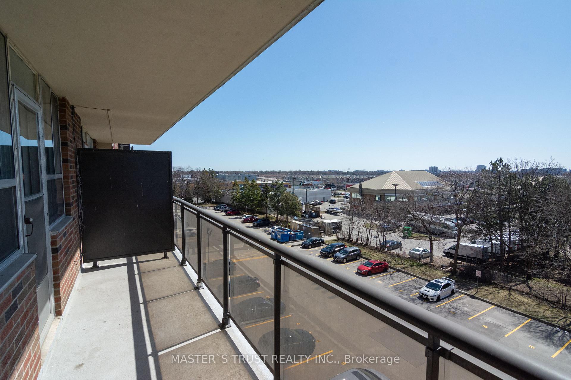 2 Bedrooms Condo at 1950 Kennedy,  Toronto For sale