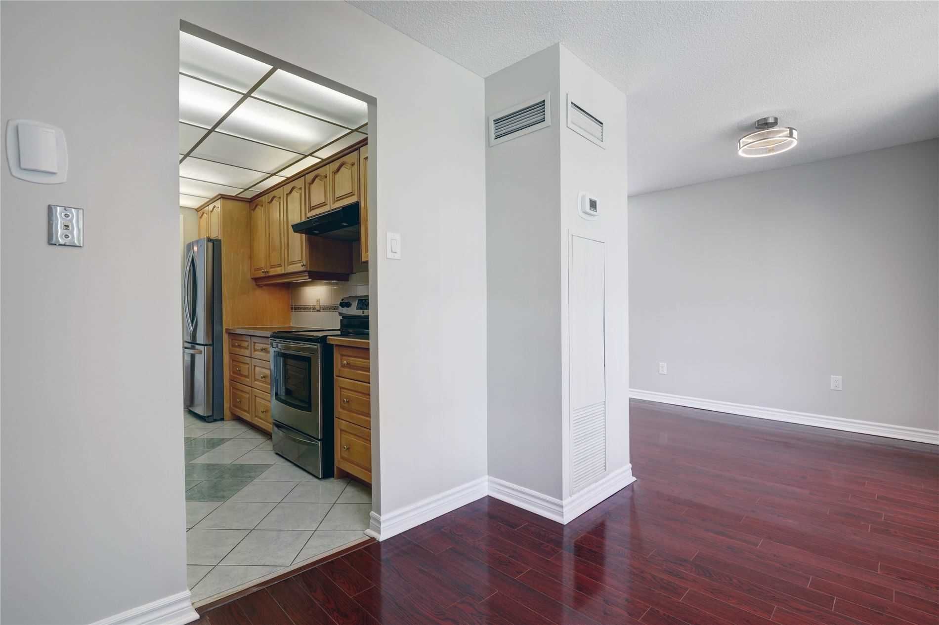 3650 Kaneff Crescent 207
