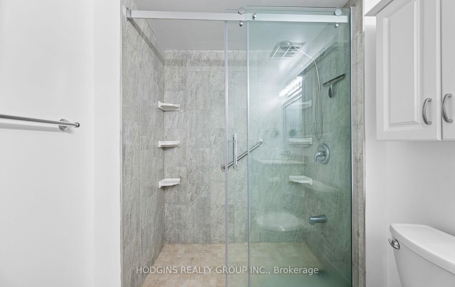1 Bedroom Condo at 21 Overlea, Toronto For sale