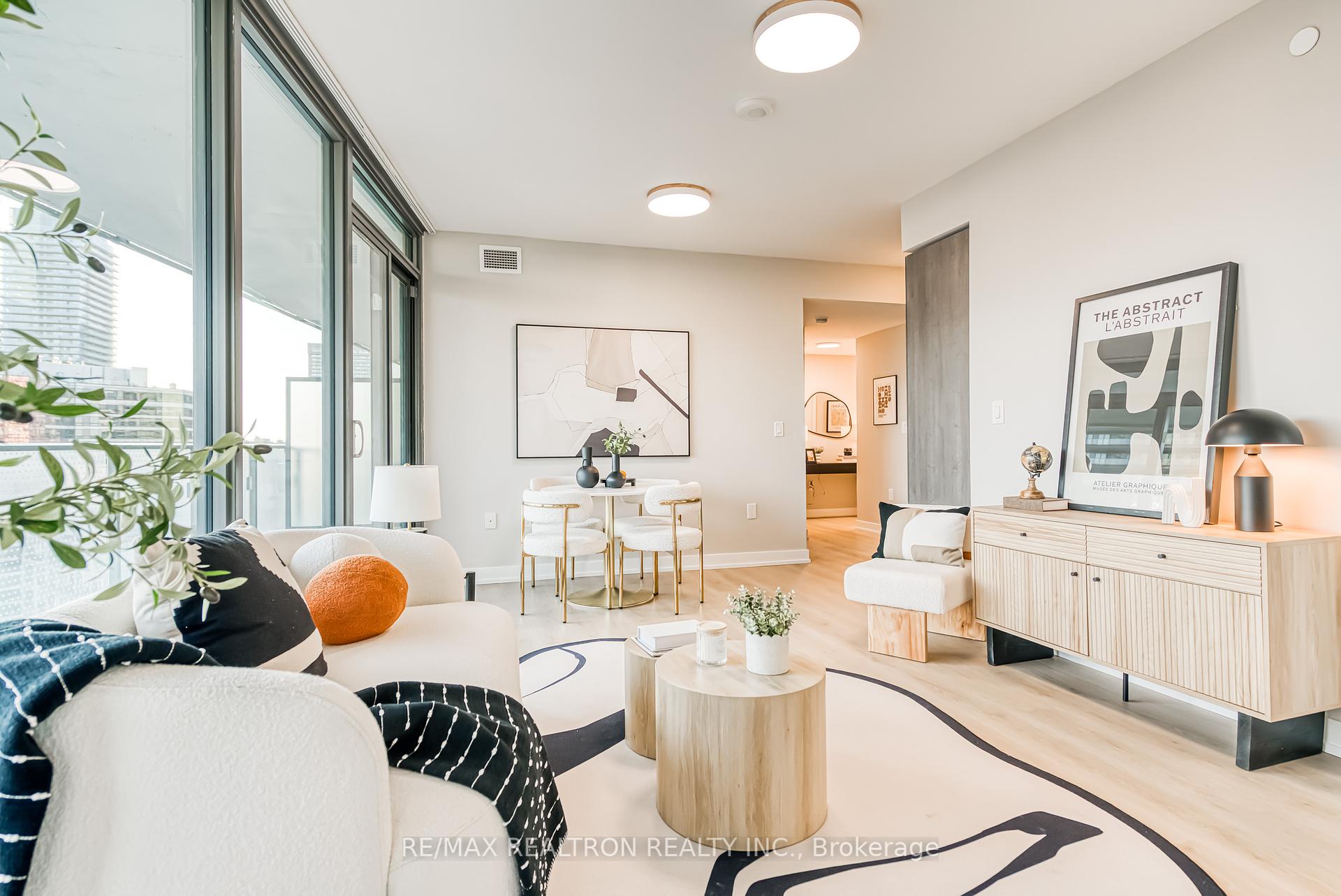 3 Bedrooms Condo at 11 Wellesley, Toronto For sale