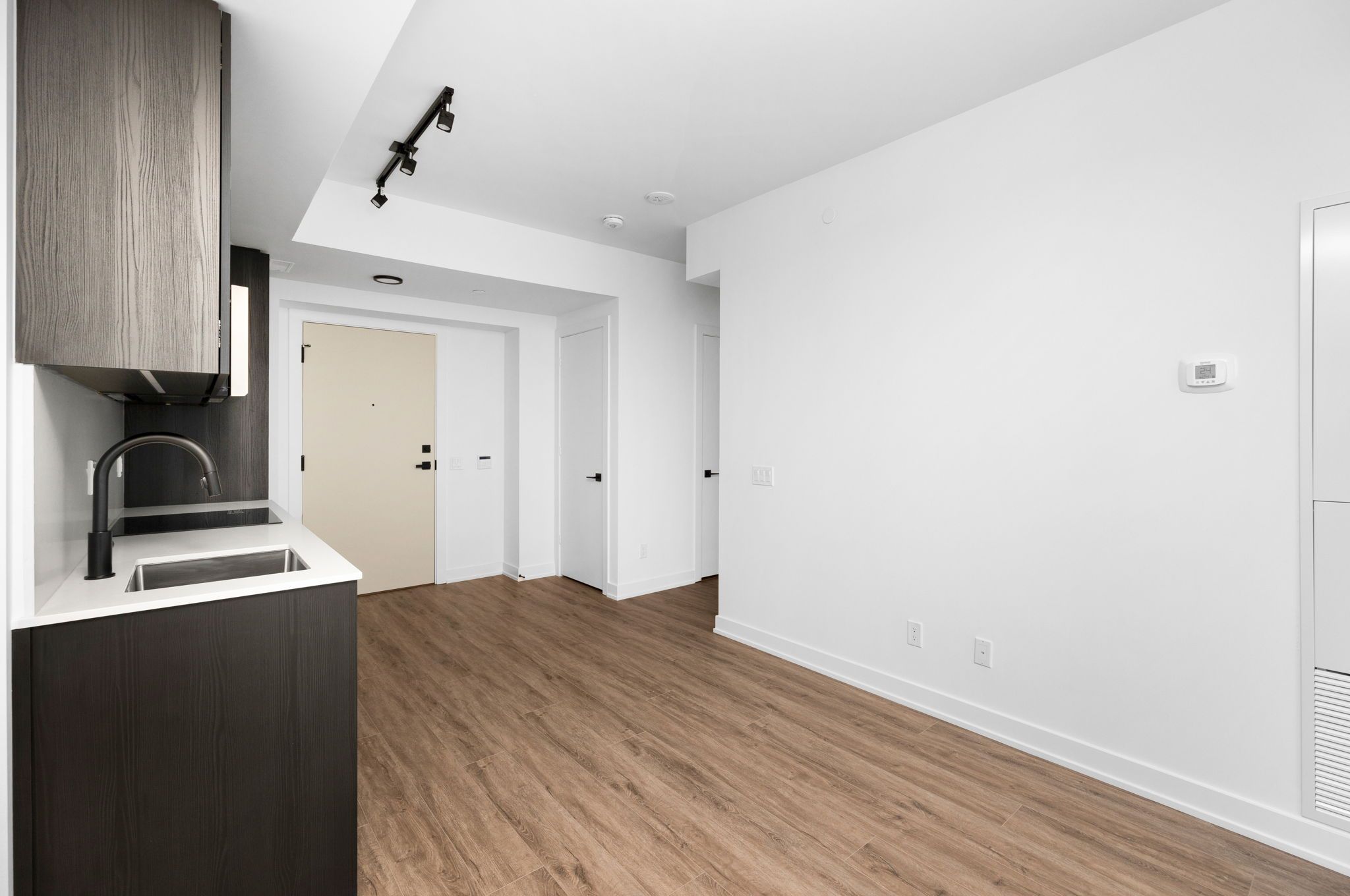 327 King Street W 3605