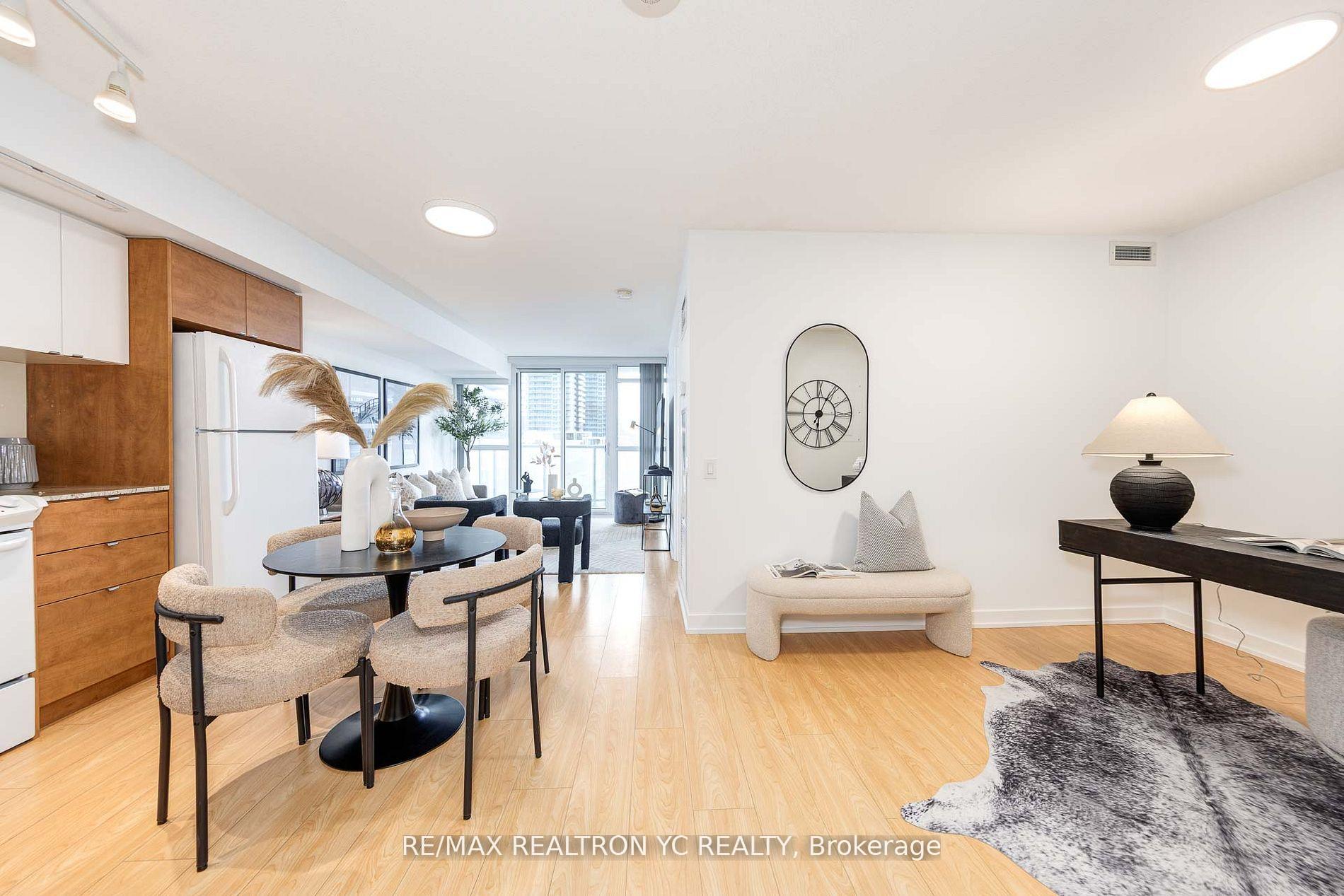 2 Bedrooms Condo at 121 Mcmahon, Toronto For sale