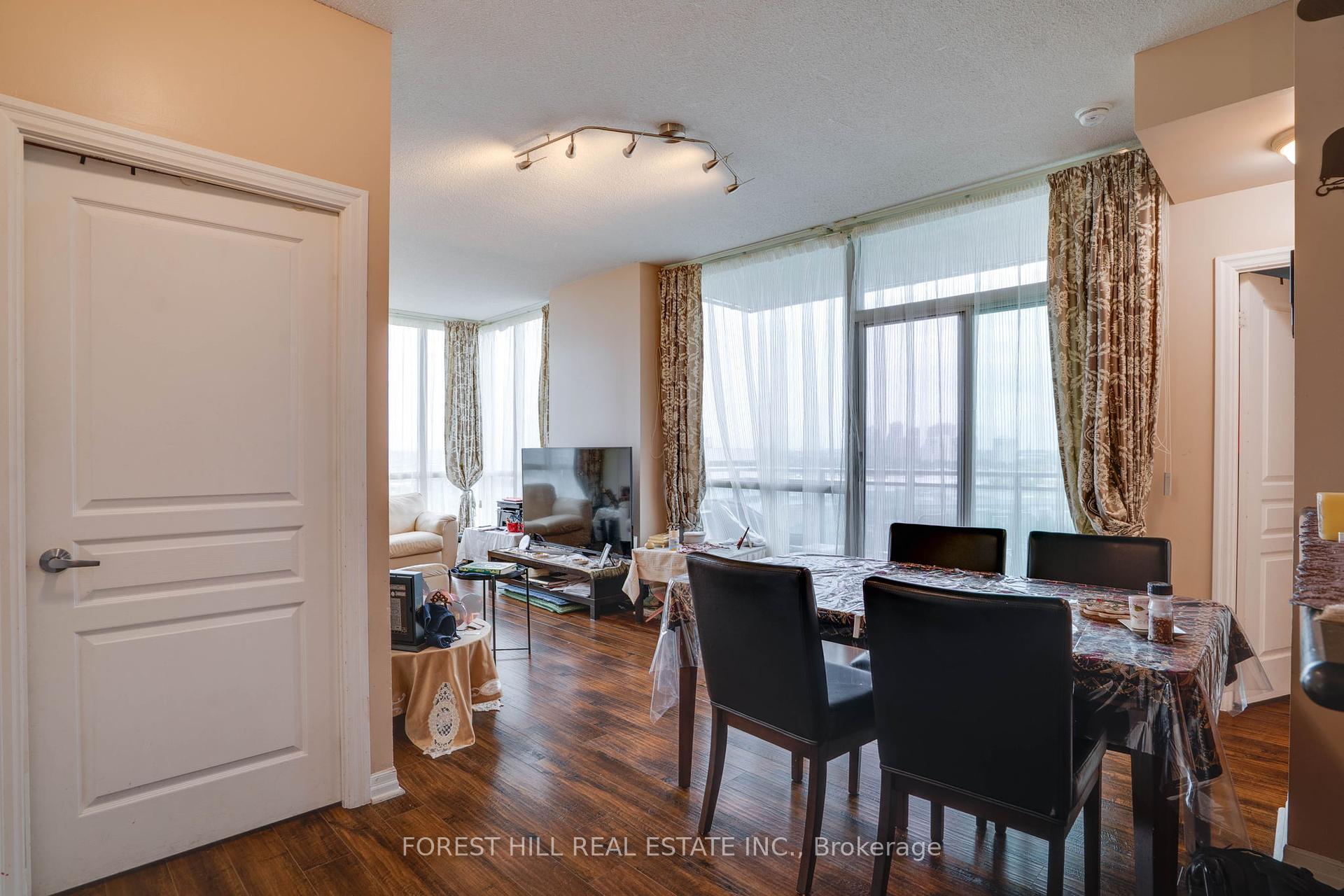 2 Bedrooms Co-op at 220 Burnhamthorpe, Mississauga For sale
