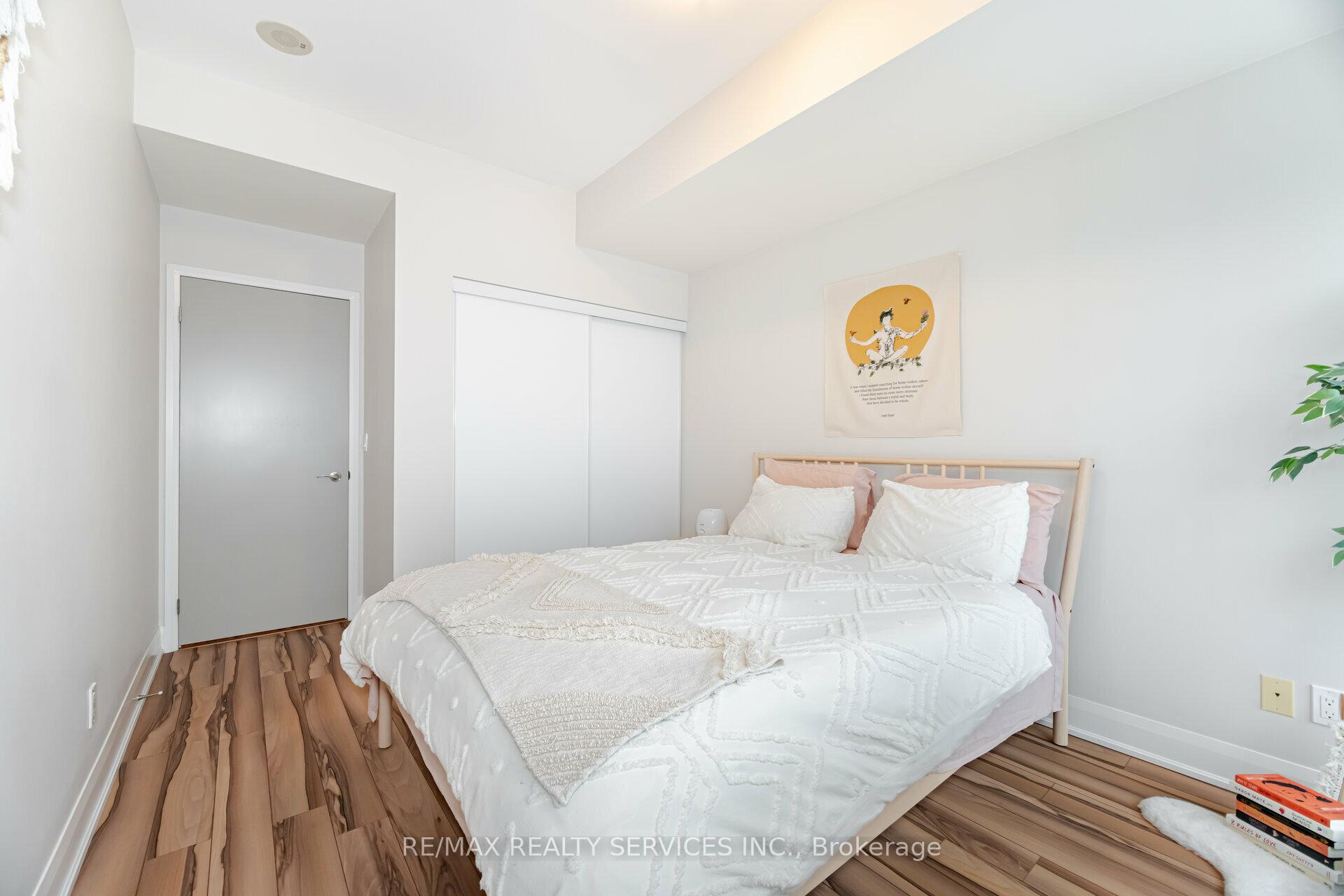 3 Bedrooms Condo at 2900 Highway 7, Vaughan For sale