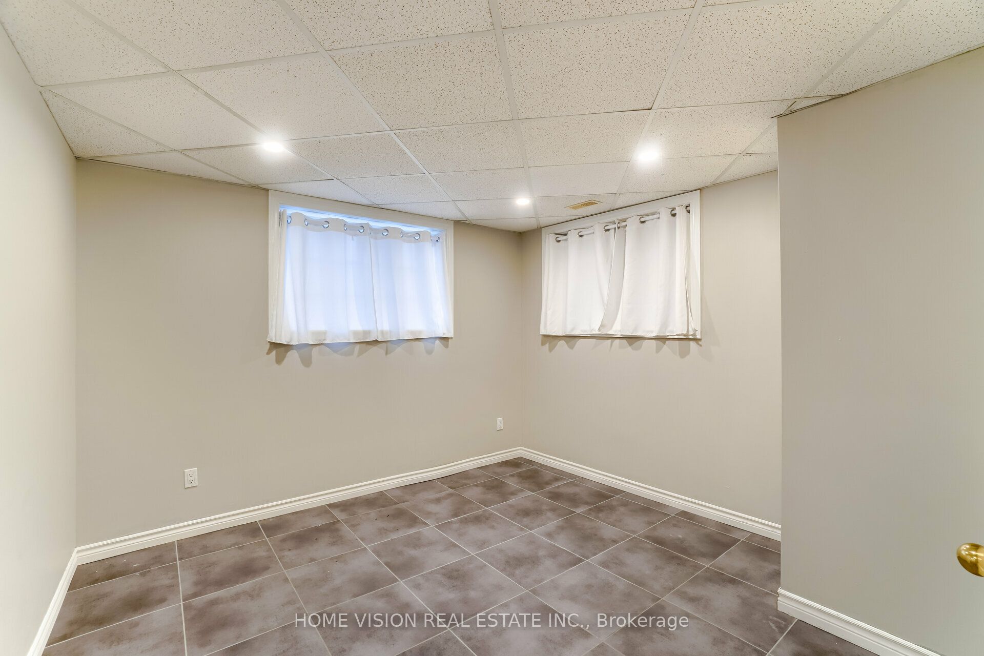 1433 Springwater Crescent E, #Lower Unit