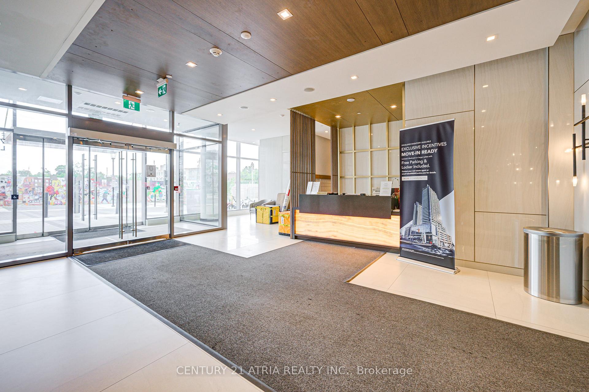 3 Bedrooms Condo at 7 Golden Lion, Toronto For sale