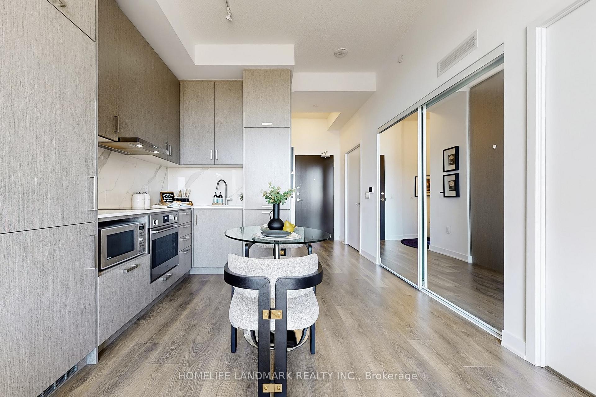 2 Bedrooms Condo at 60 Honeycrisp, Vaughan For sale