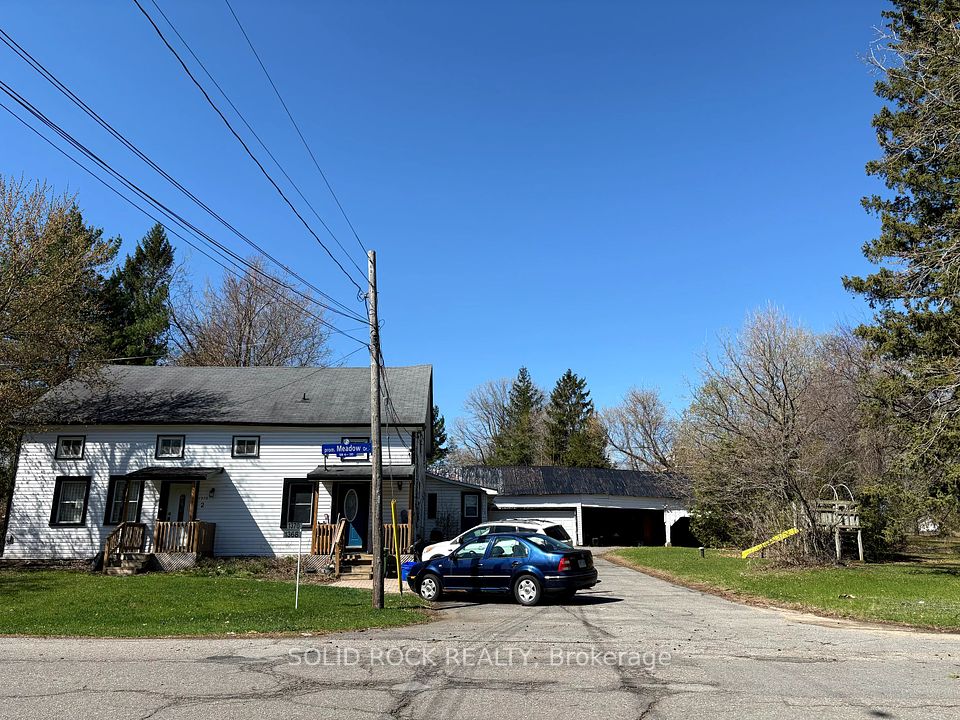 1368-1370 Meadow