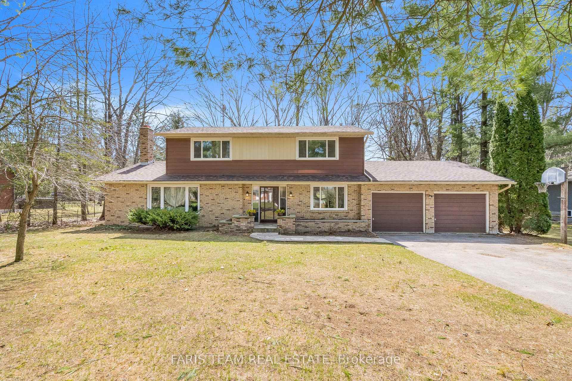 15 Lawrence Avenue, Springwater, ON L0L 1Y2