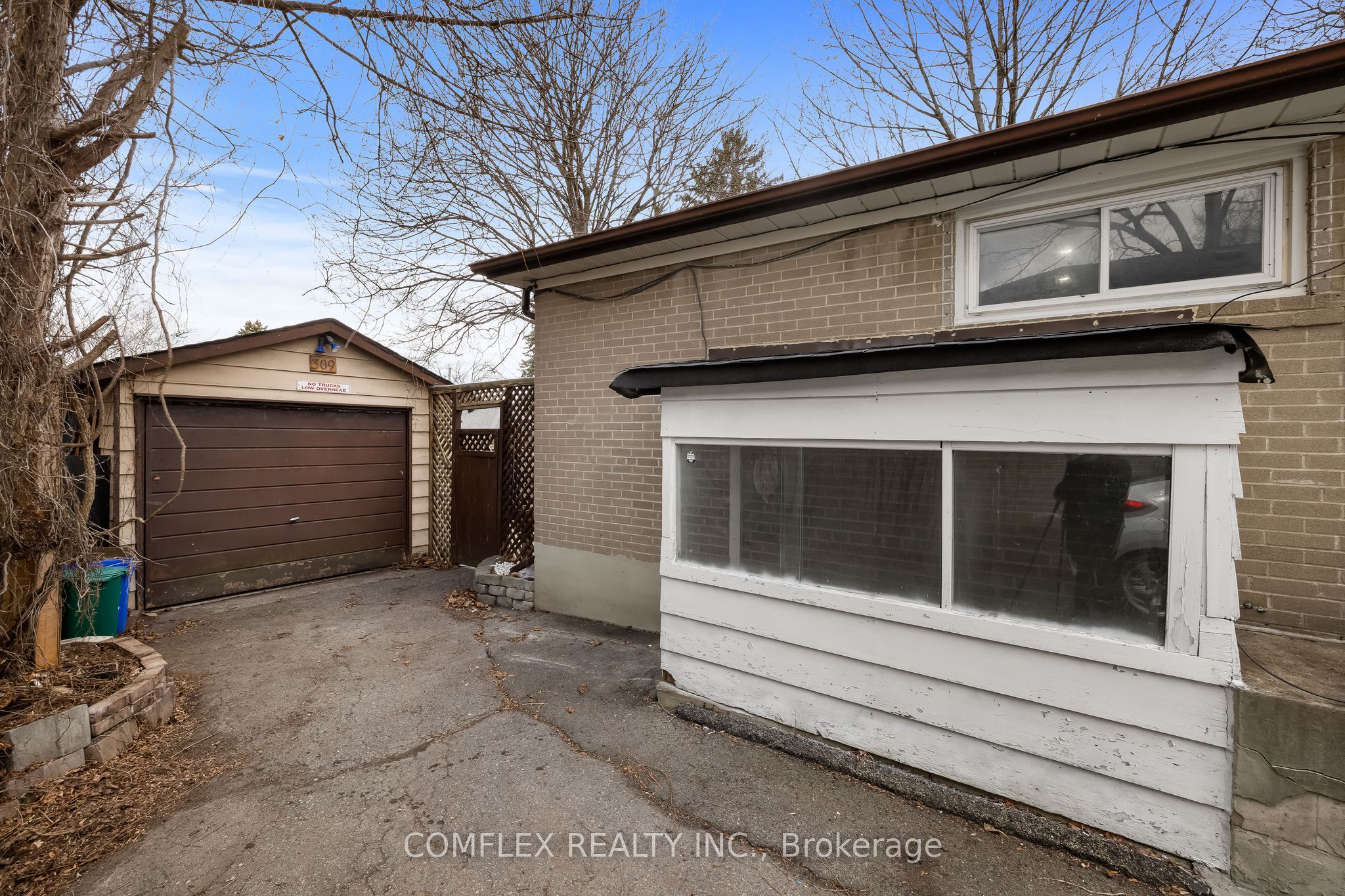 309 Rossland Road, Whitby, ON L1N 3H8