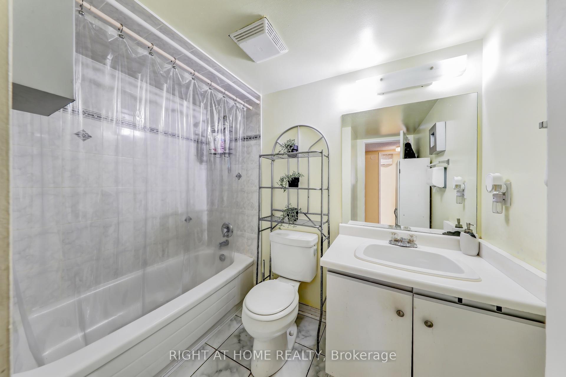 3 Bedrooms Condo at 1665 Victoria Park, Toronto For sale