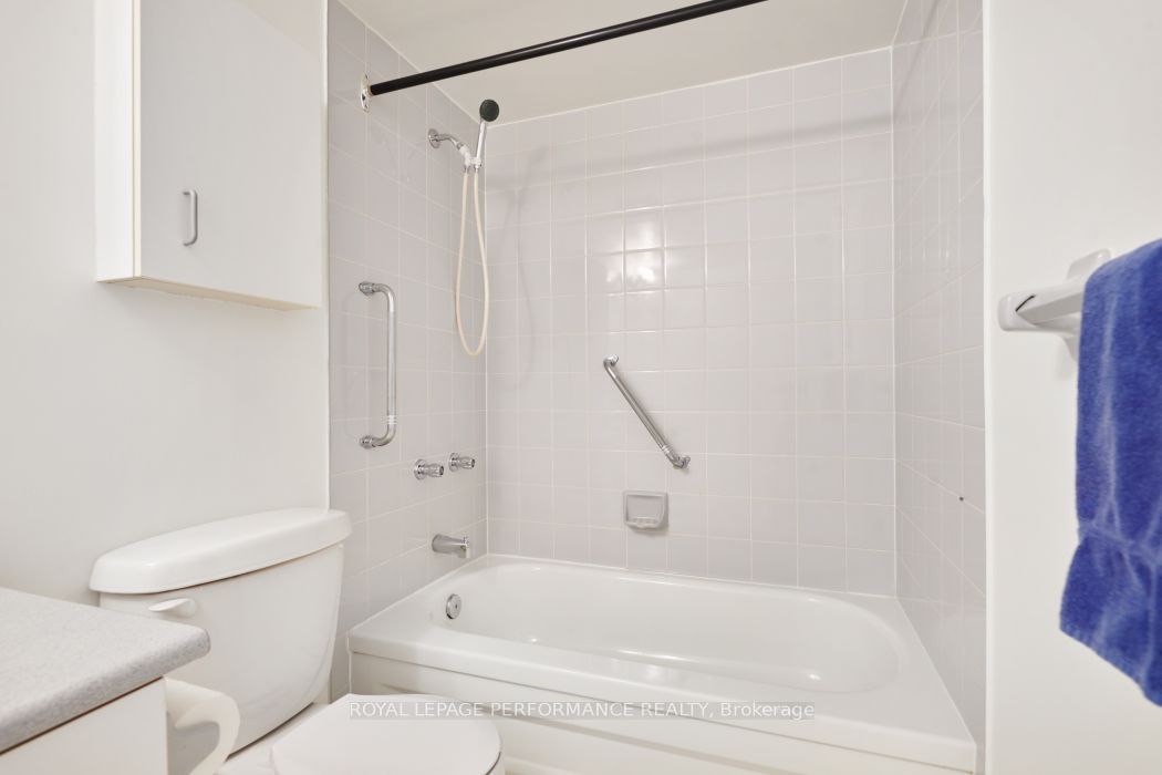 345 CENTRUM Boulevard W, #403