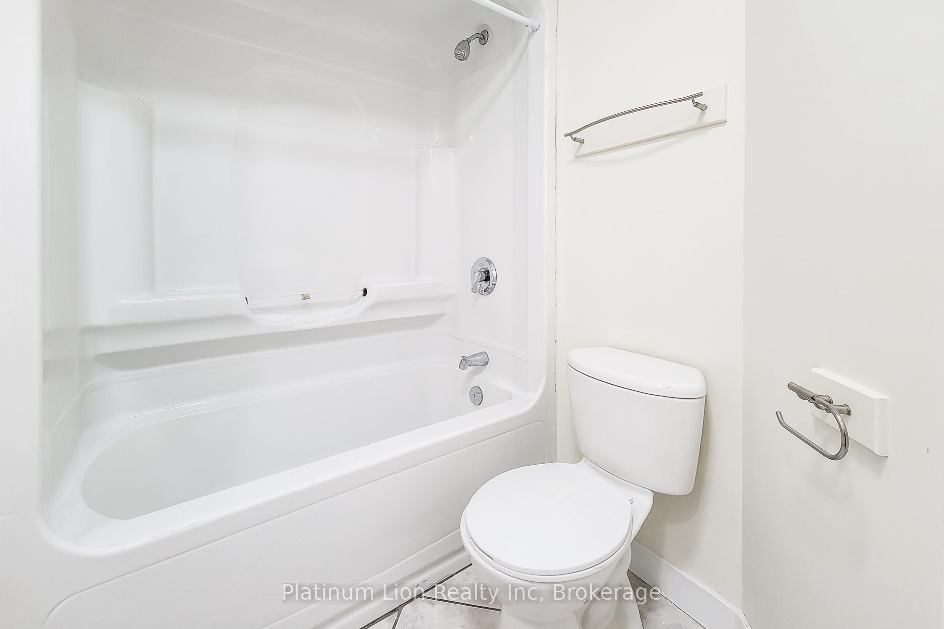 2 Bedrooms Condo at 135 James,  Hamilton For sale