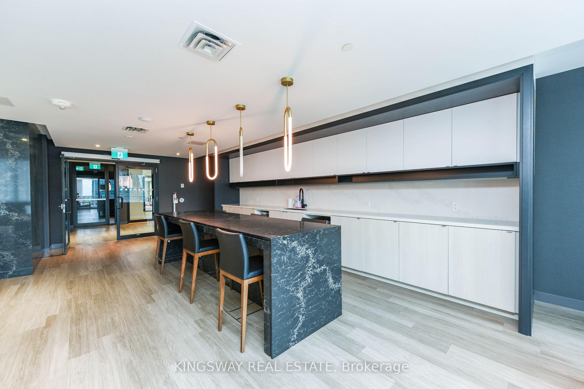 2 Bedrooms Condo at 4065 Confederation, Mississauga For sale
