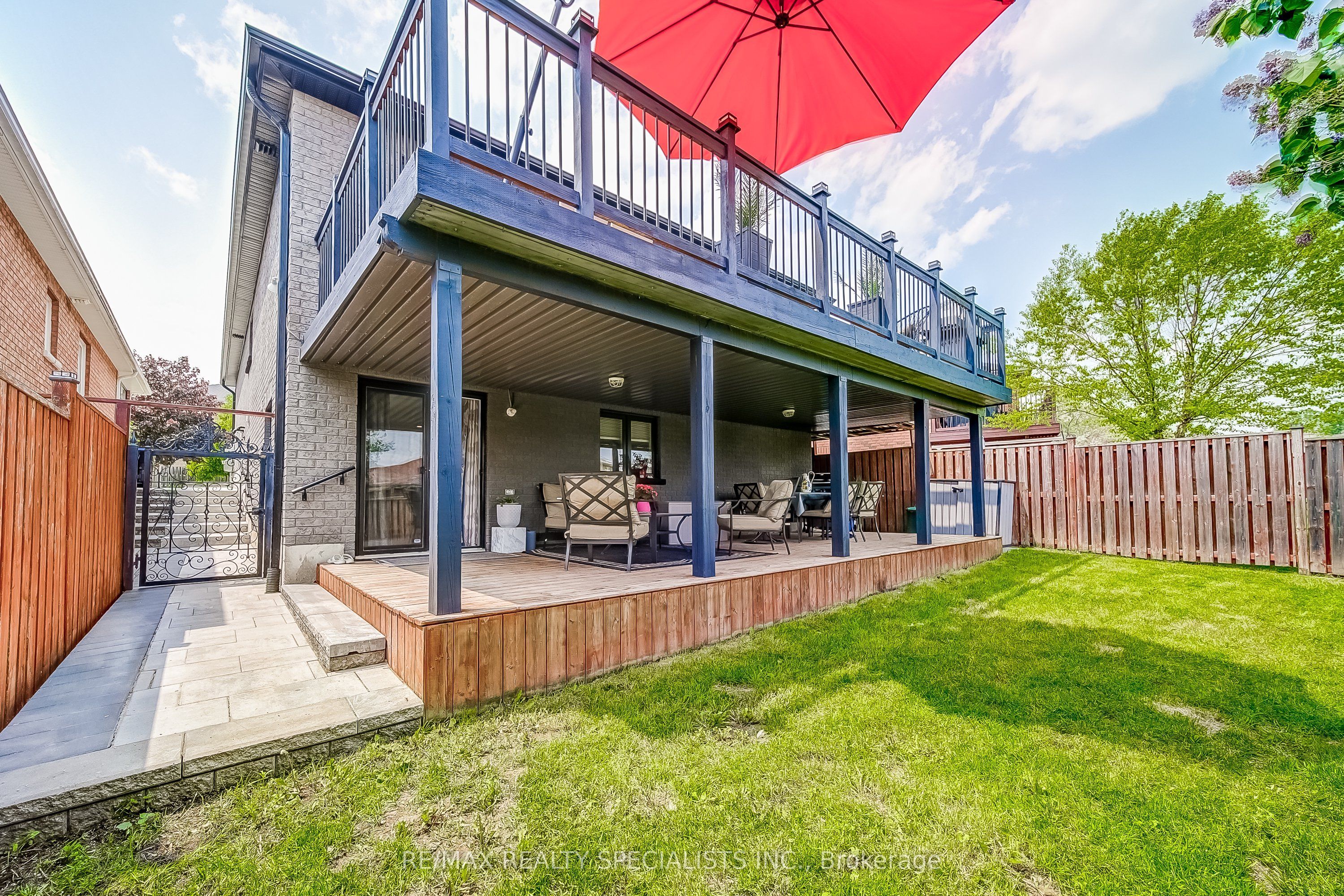 8 Wyman Crescent