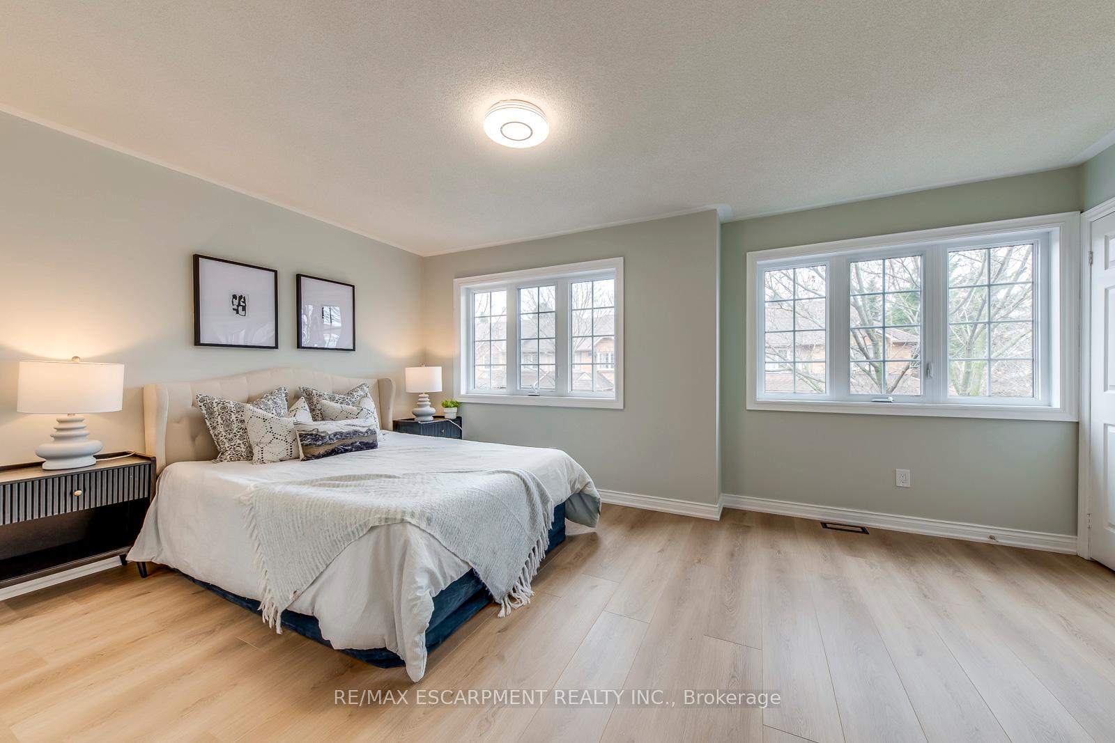 3 Bedrooms Condo at 2880 Headon Forest,  Burlington For sale