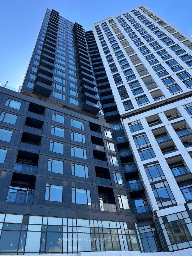 #401 - 2495 Eglinton Avenue, Mississauga, ON L5M 2T2