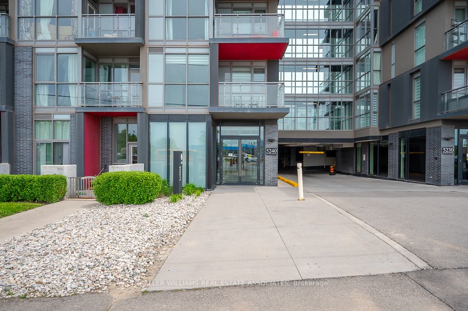 5240 Dundas