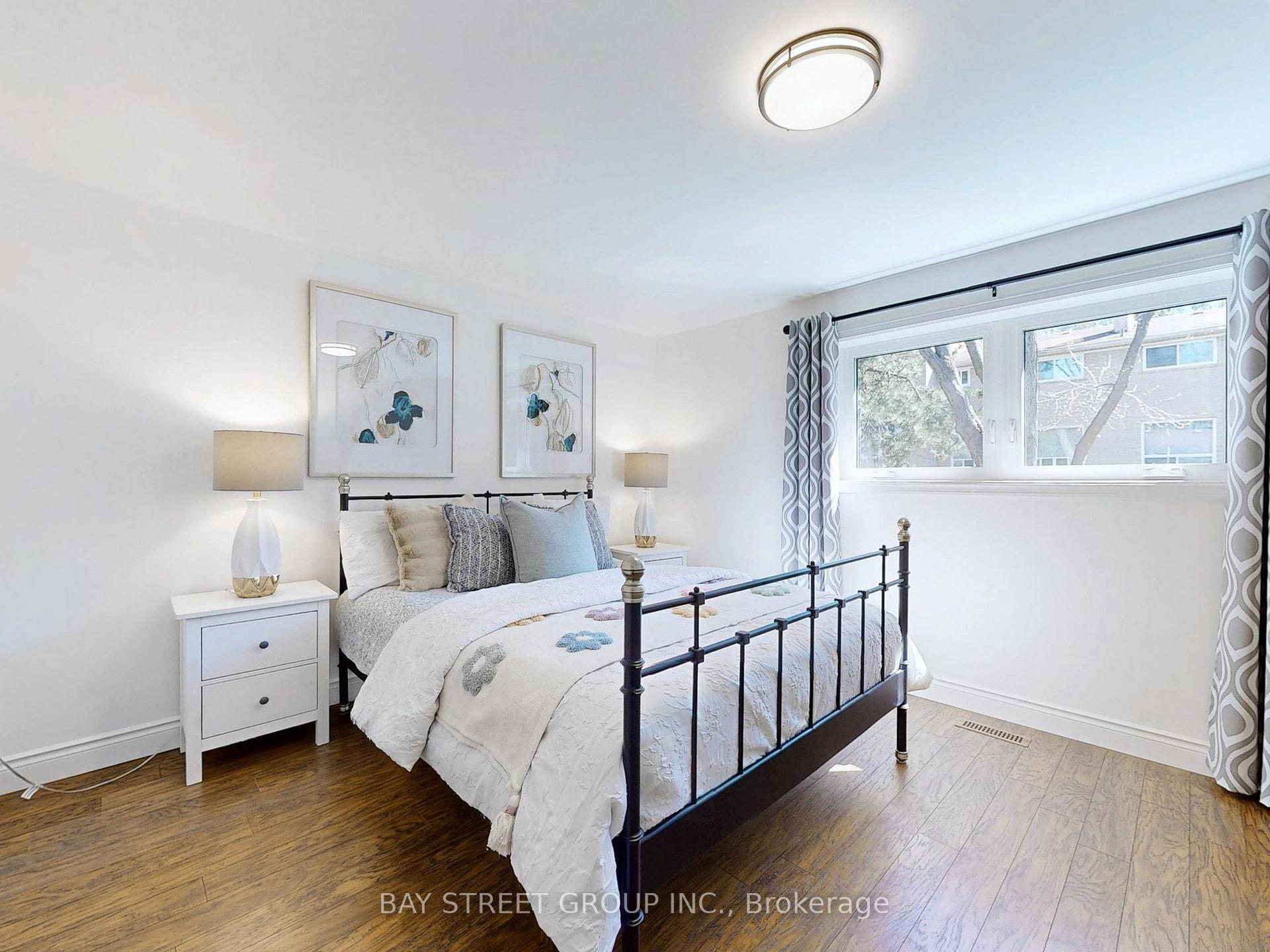 3 Bedrooms Condo at 89 Rameau, Toronto For sale