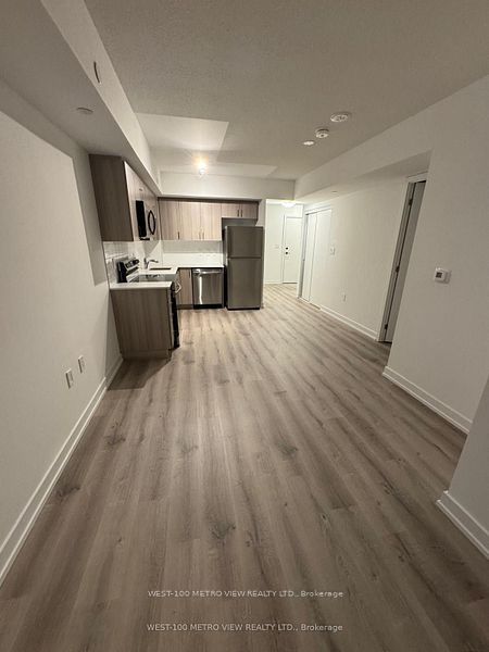 556 Marlee Avenue, #412