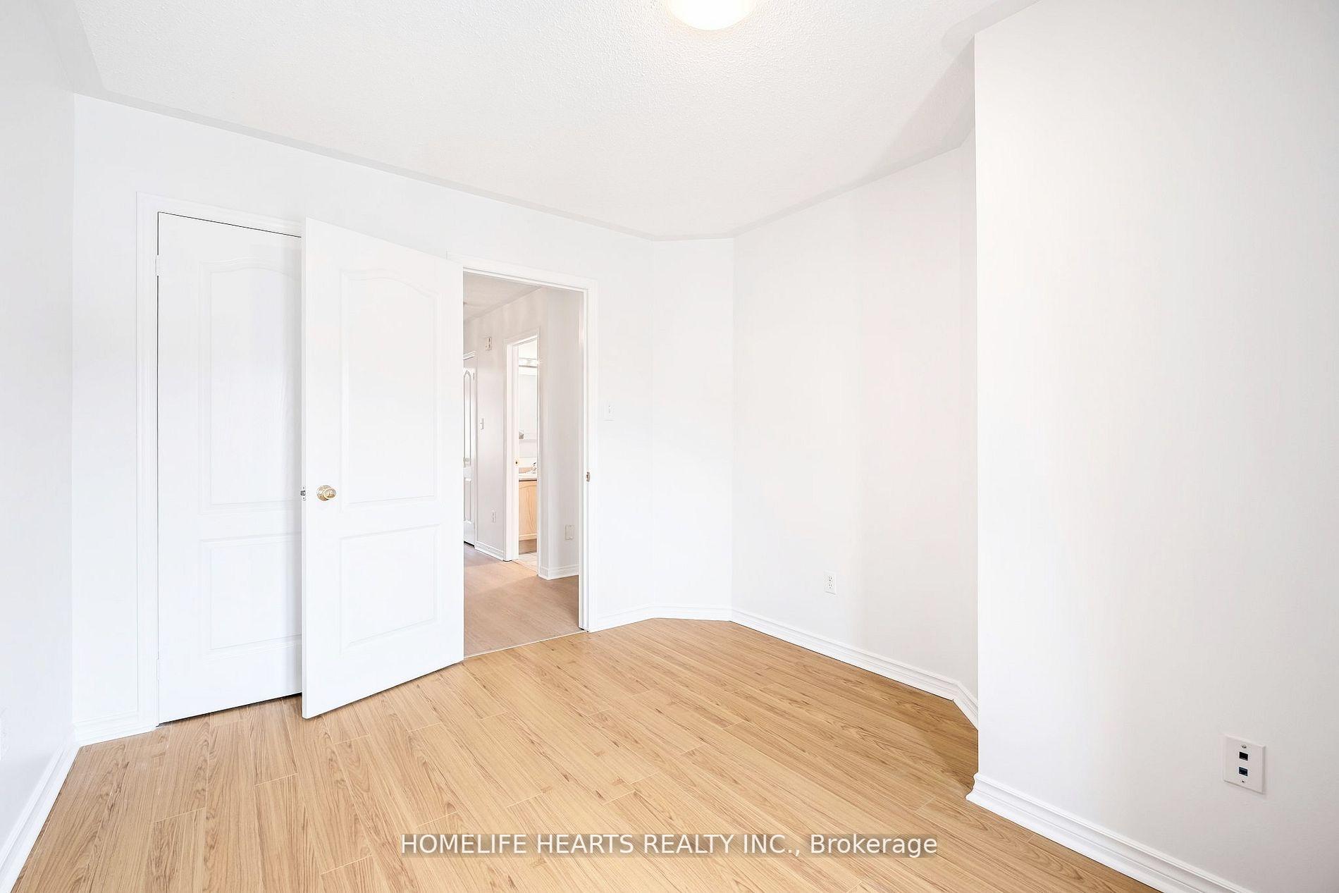 3 Bedrooms Condo at 525 Novo Star, Mississauga For sale