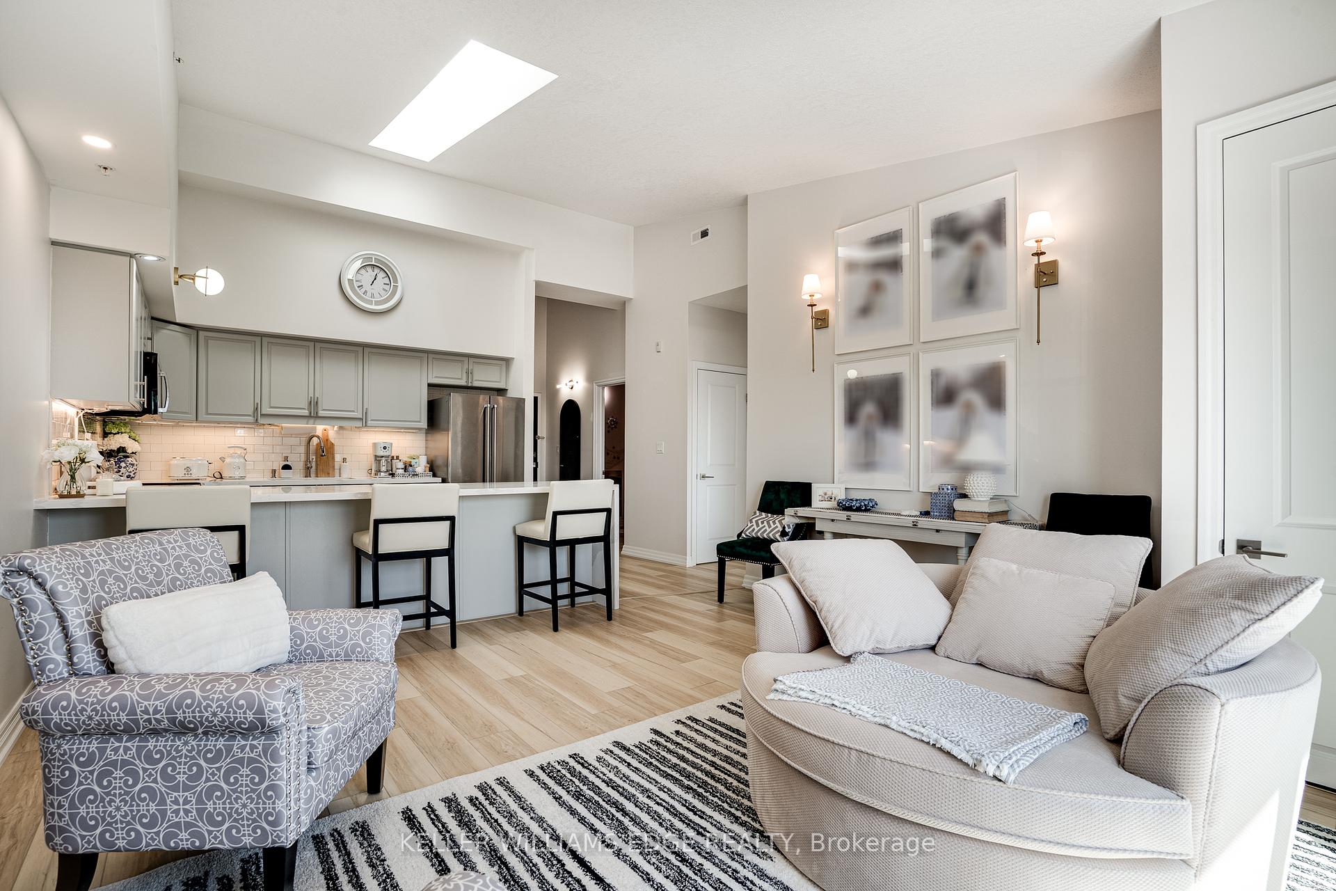 2 Bedrooms Condo at 170 Rockhaven,  Hamilton For sale