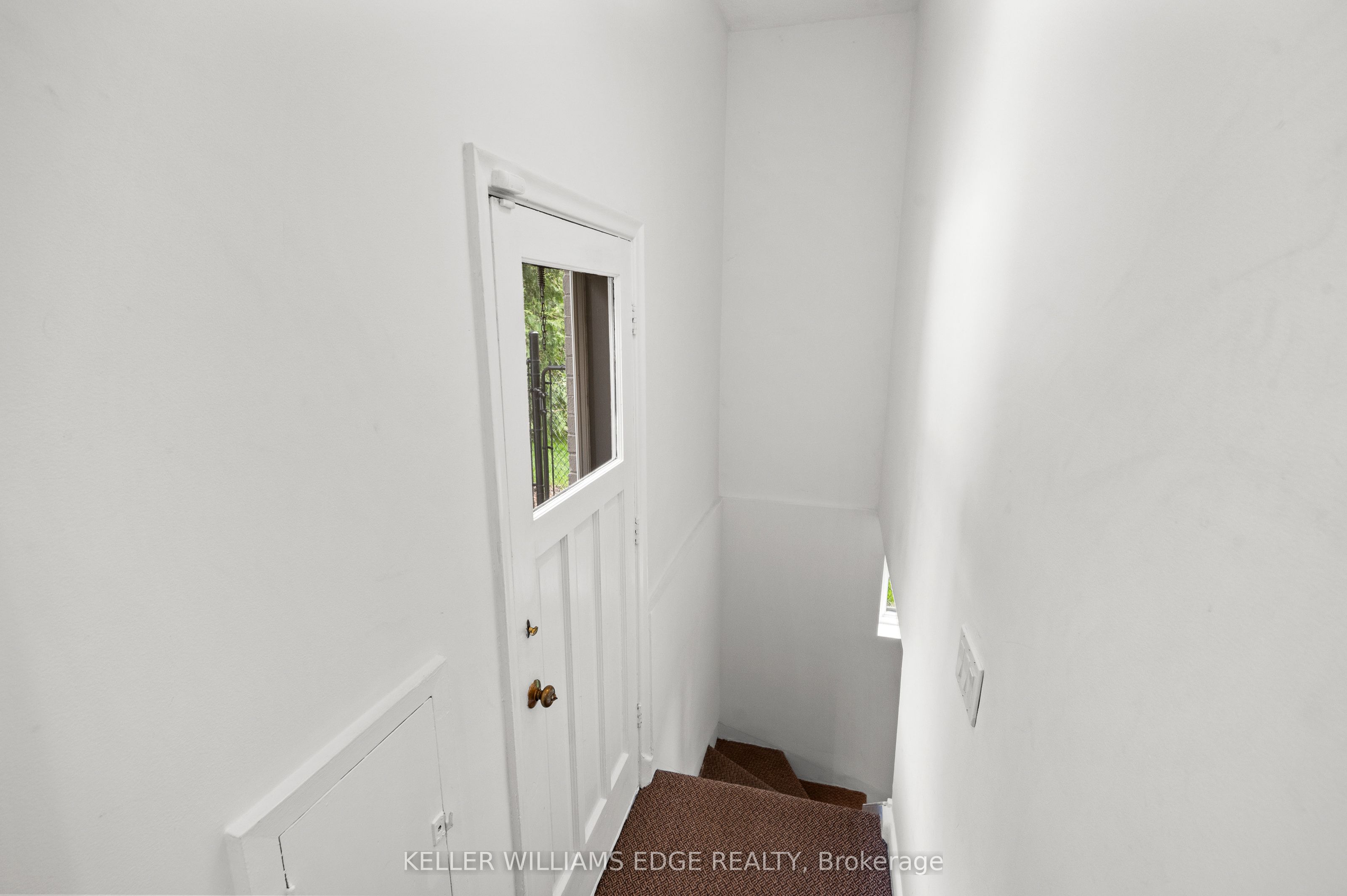 1589 Crediton Parkway
