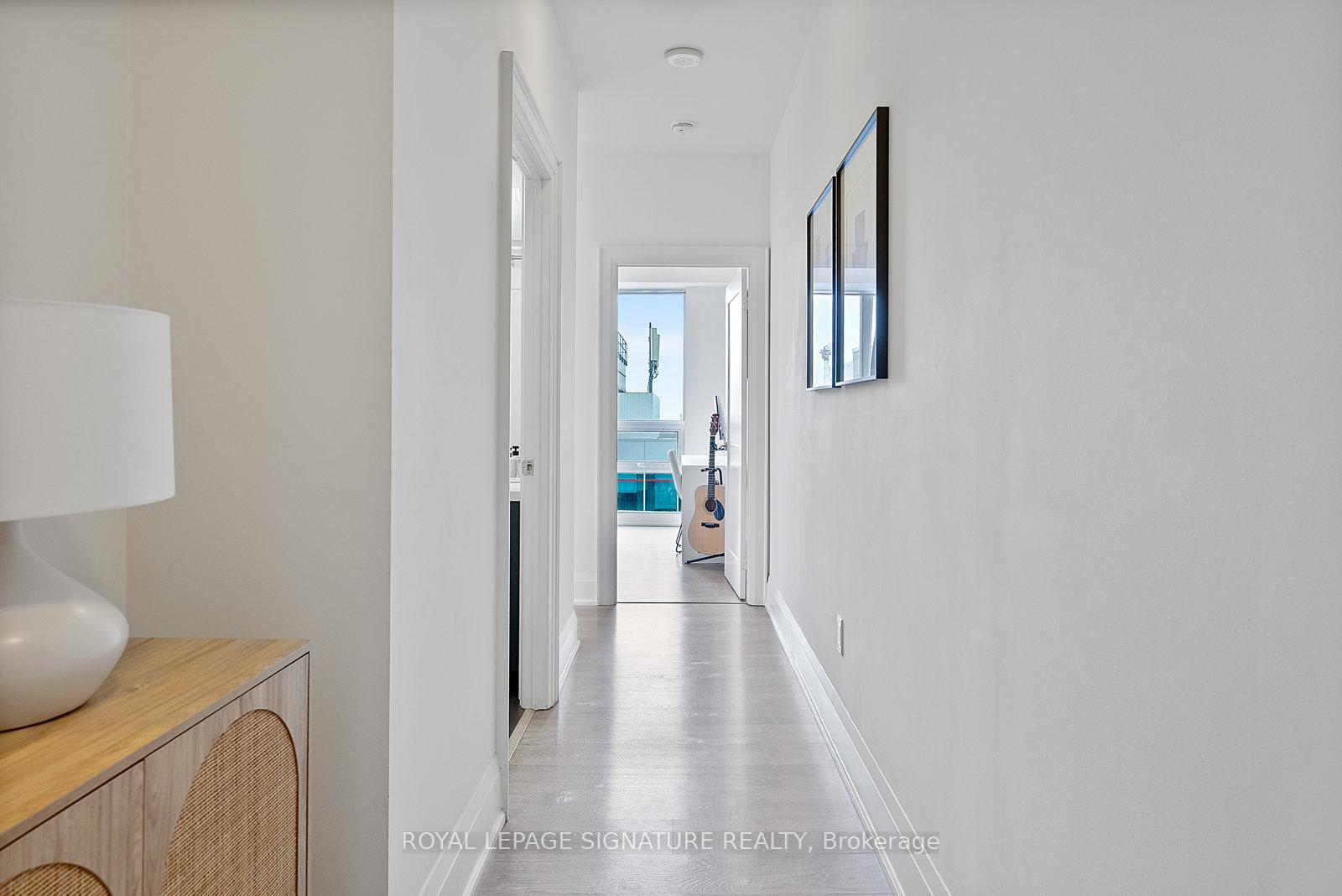 2 Bedrooms Condo at 30 Roehampton, Toronto For sale