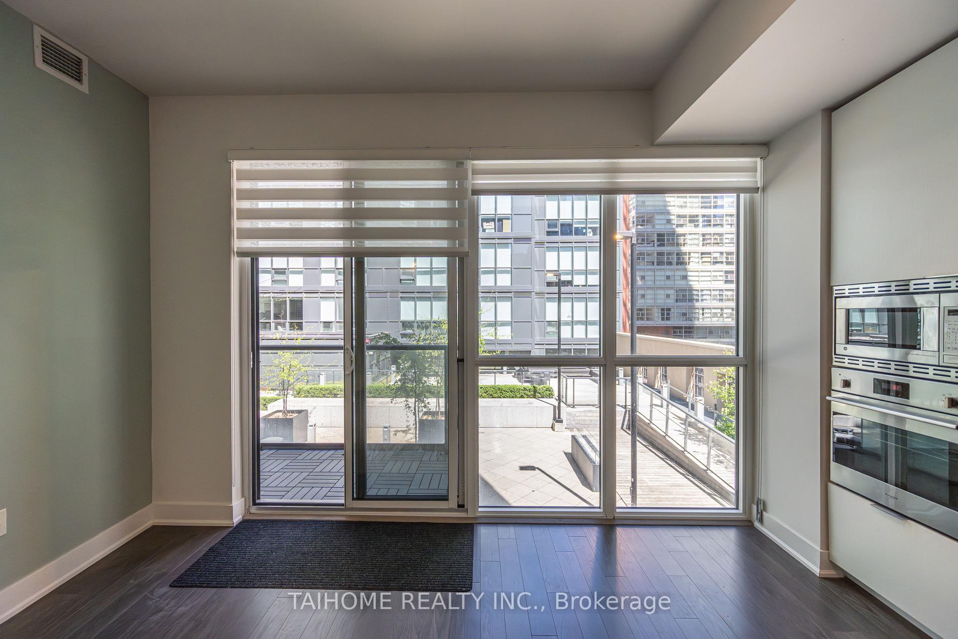 2 Bedrooms Condo at 955 Bay, Toronto For sale