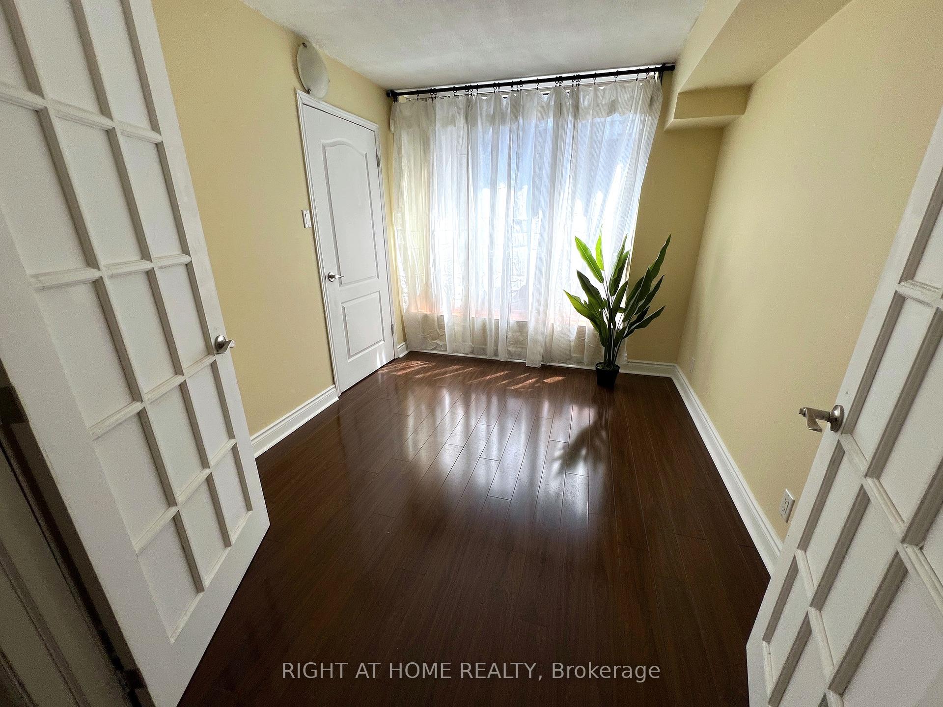 2 Bedrooms Condo at 92 King, Toronto For sale