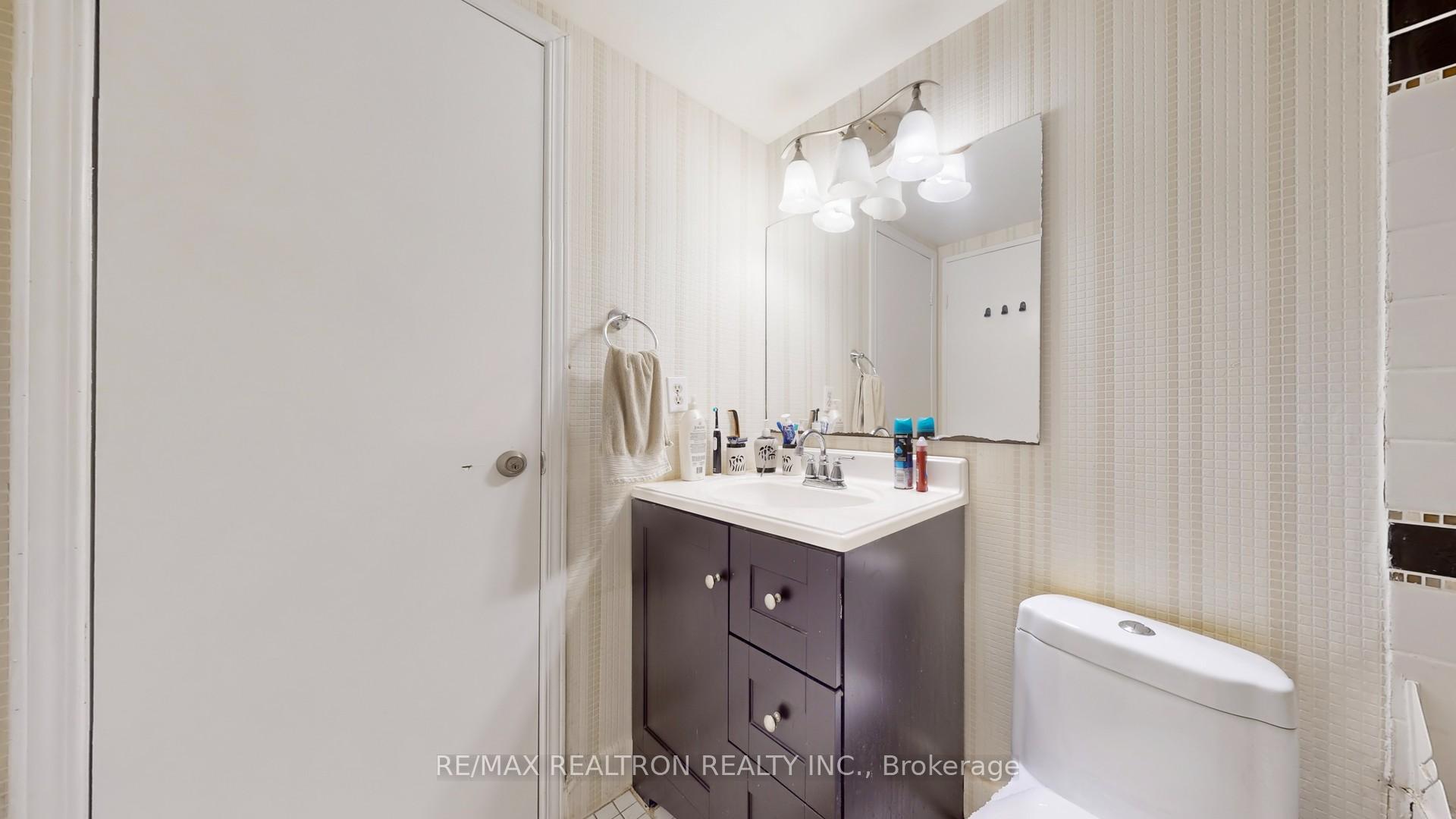 3 Bedrooms Condo at 45 Huntingdale, Toronto For sale