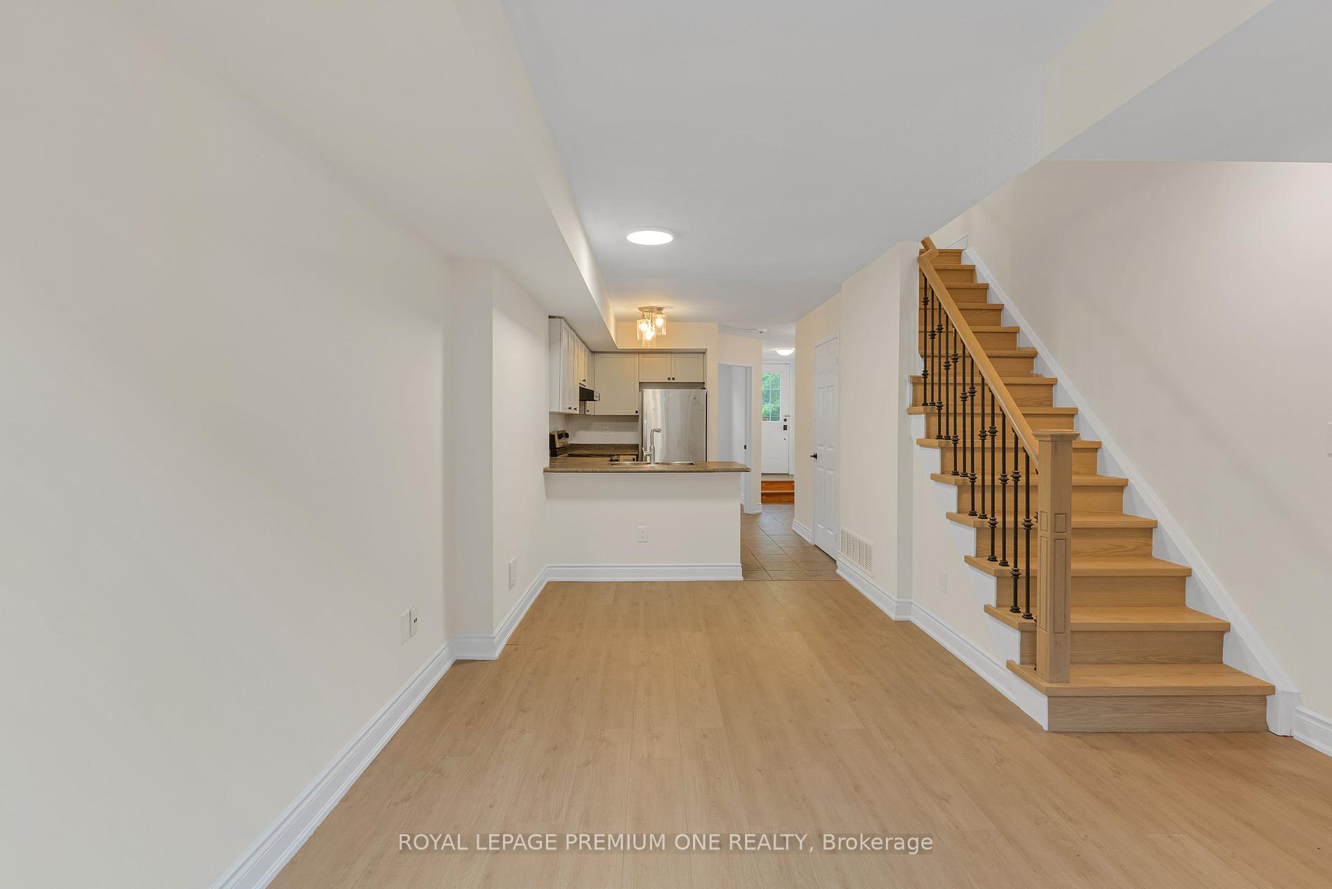 3 Bedrooms Condo at 65 Turntable, Toronto For sale