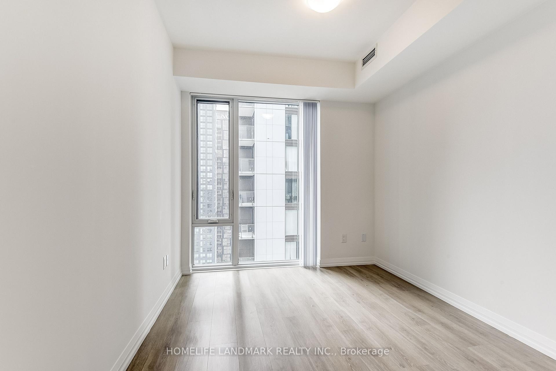 3 Bedrooms Condo at 28 Widmer 3429,  Toronto For sale
