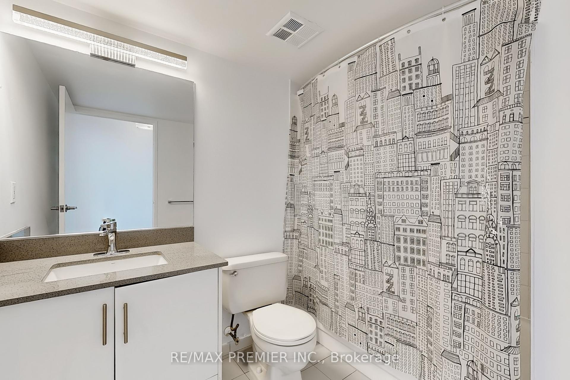 3 Bedrooms Condo at 1 Rowntree, Toronto For sale