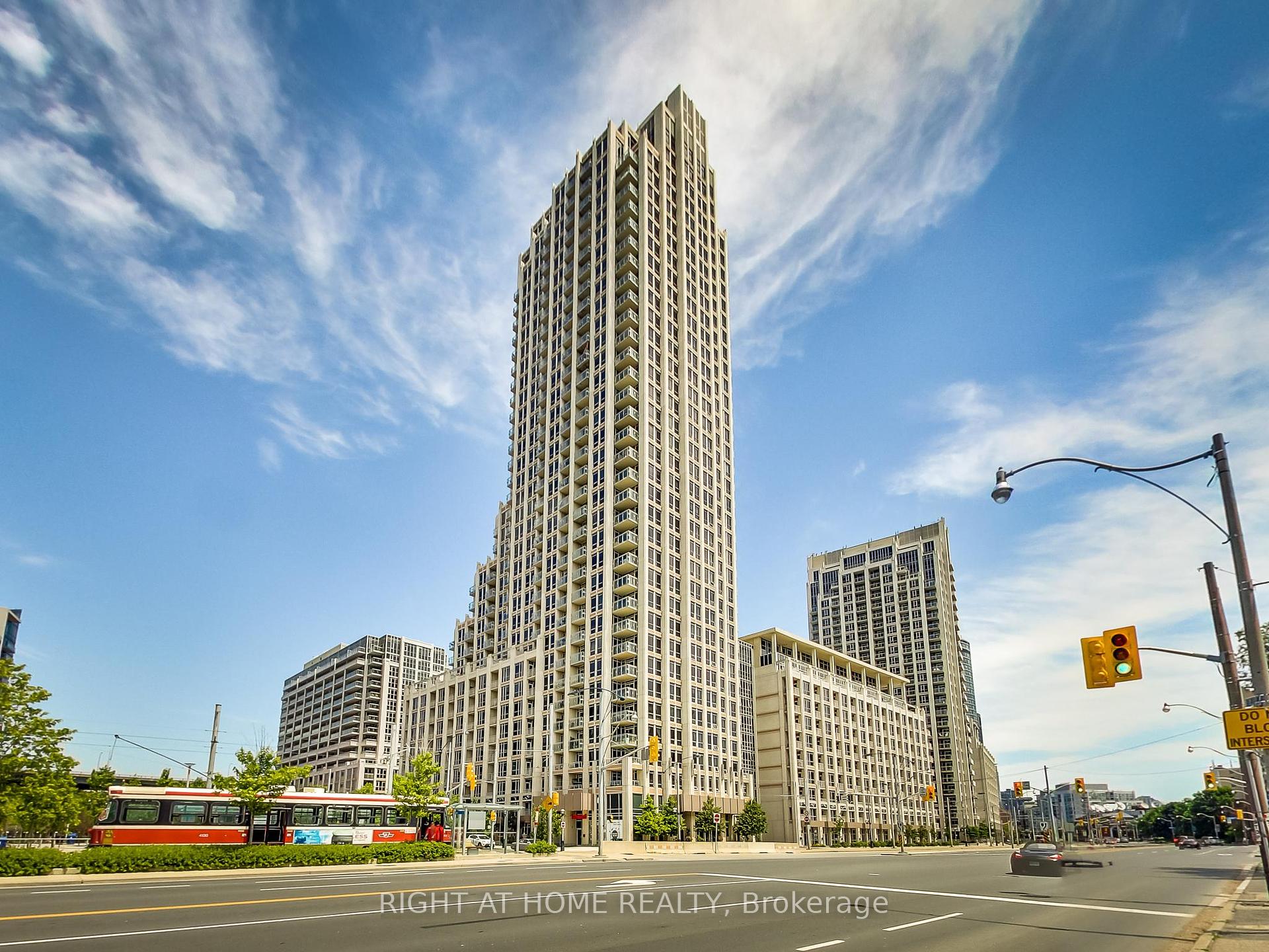 2 Bedrooms Condo at 628 Fleet, Toronto For sale