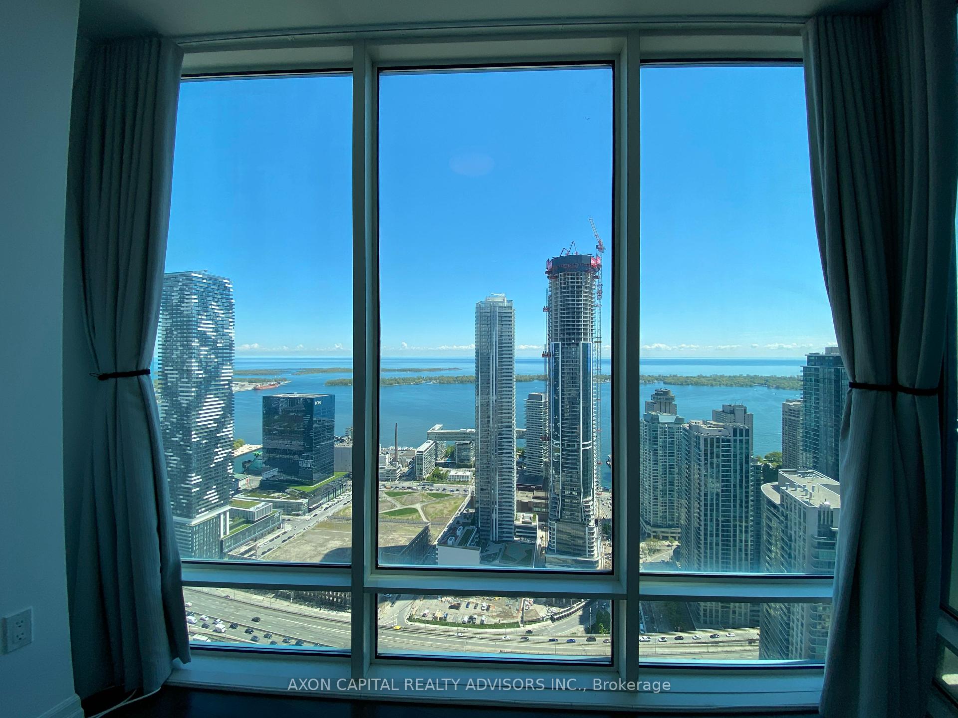 3 Bedrooms Condo at 8 The Esplanade, Toronto For sale