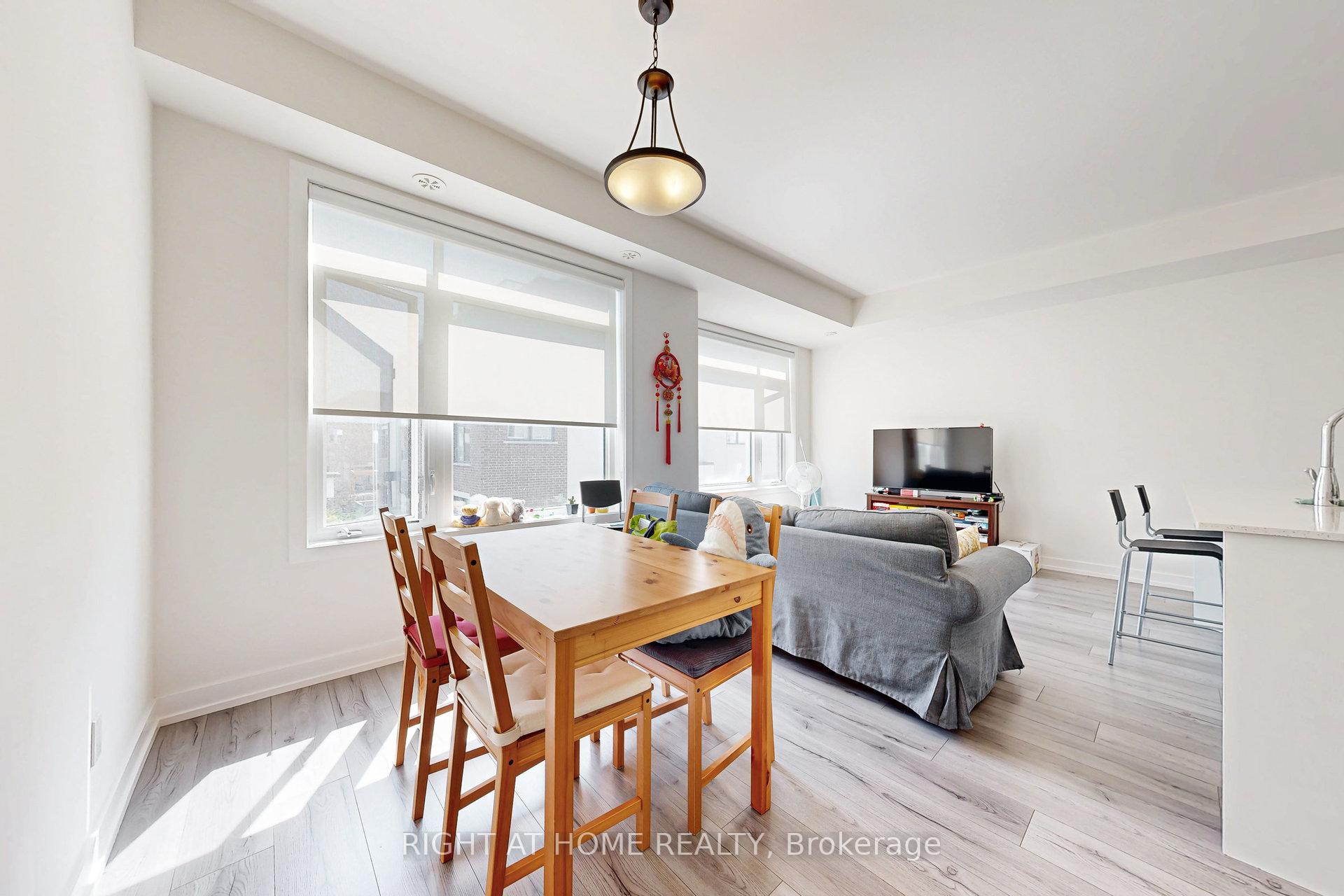 2 Bedrooms Condo at 3058 Sixth, Oakville For sale