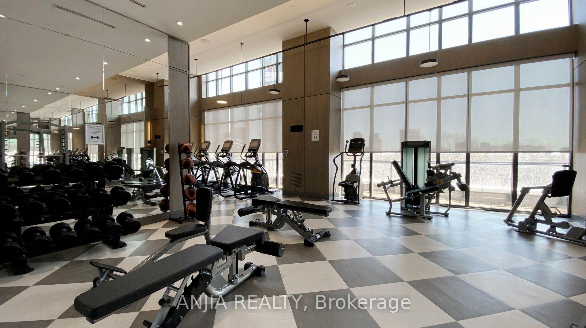 2 Bedrooms Condo at 30 Inn On The Park, Toronto For sale