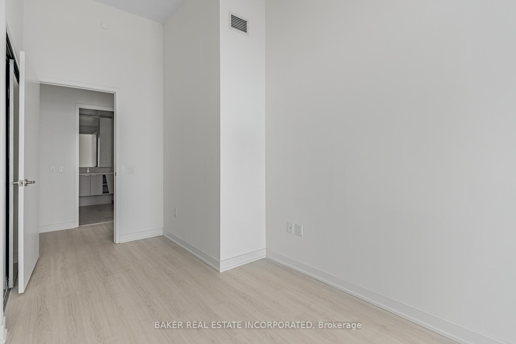 3 Bedrooms Condo at 3883 Quartz, Mississauga For sale