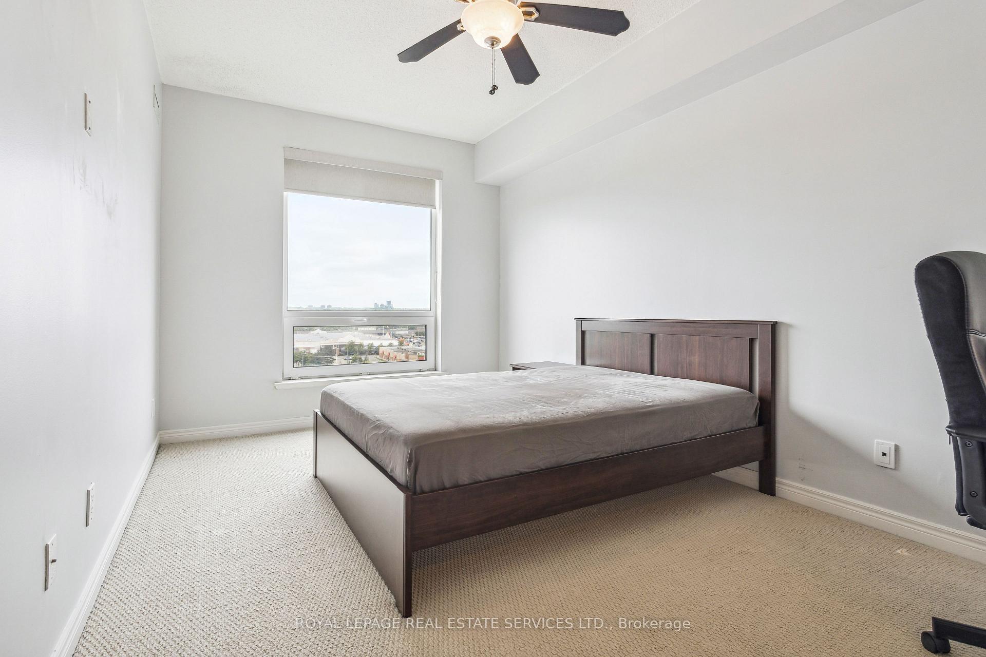 2 Bedrooms Condo at 40 Old Mill, Oakville For sale