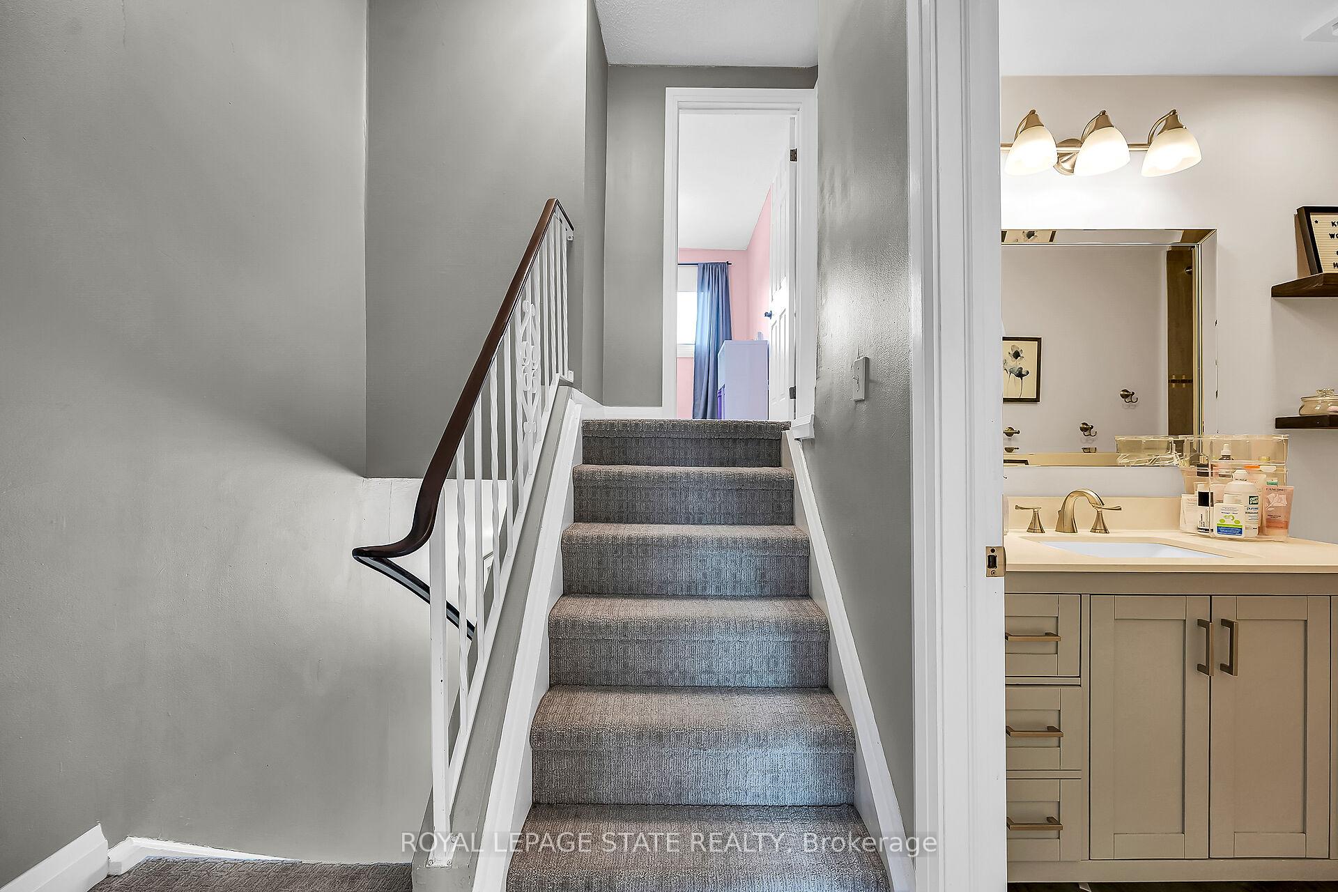 3 Bedrooms Condo at 444 Stone Church, Hamilton For sale