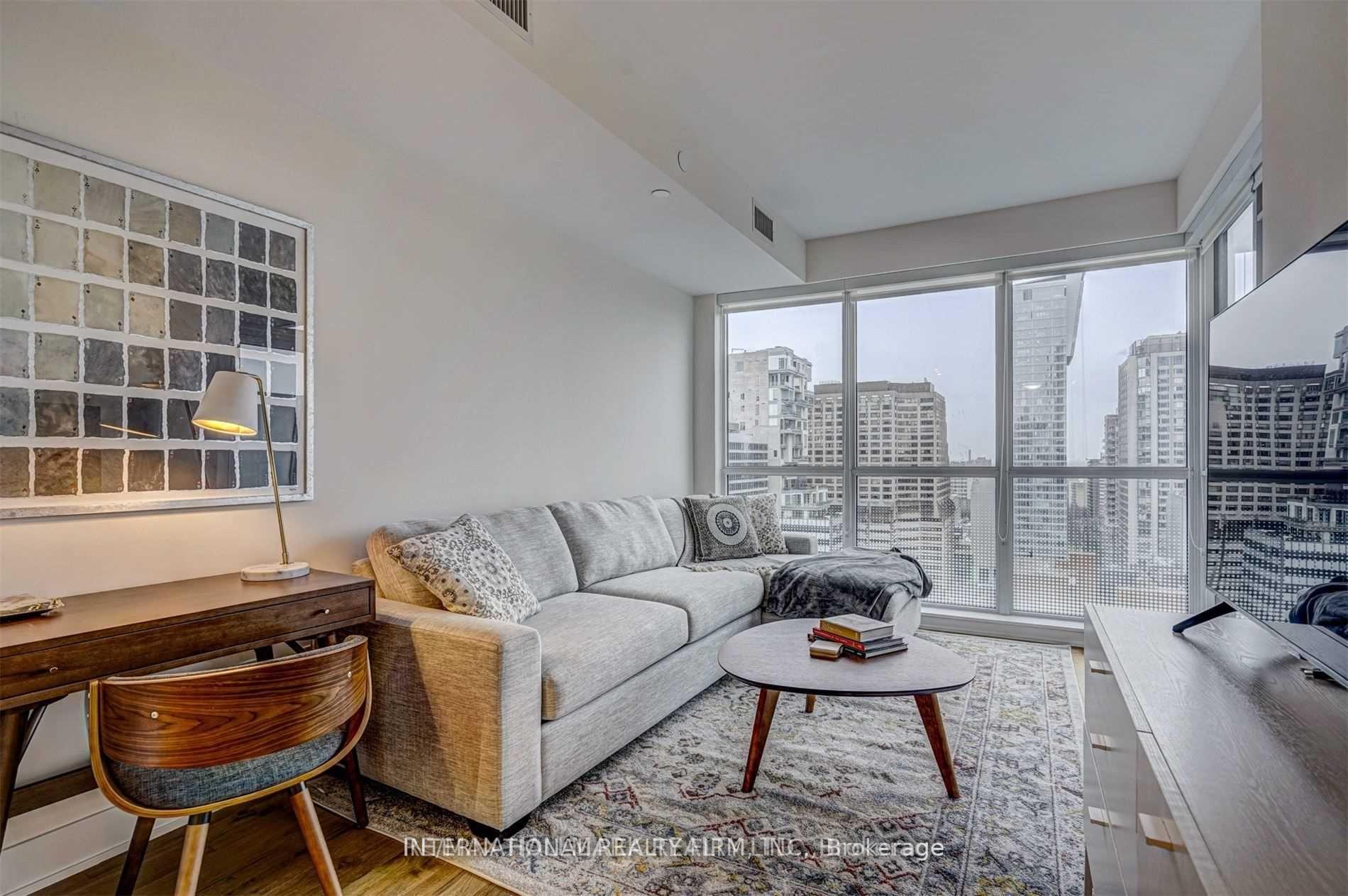 1 Bedroom Condo at 88 Cumberland,  Toronto For sale