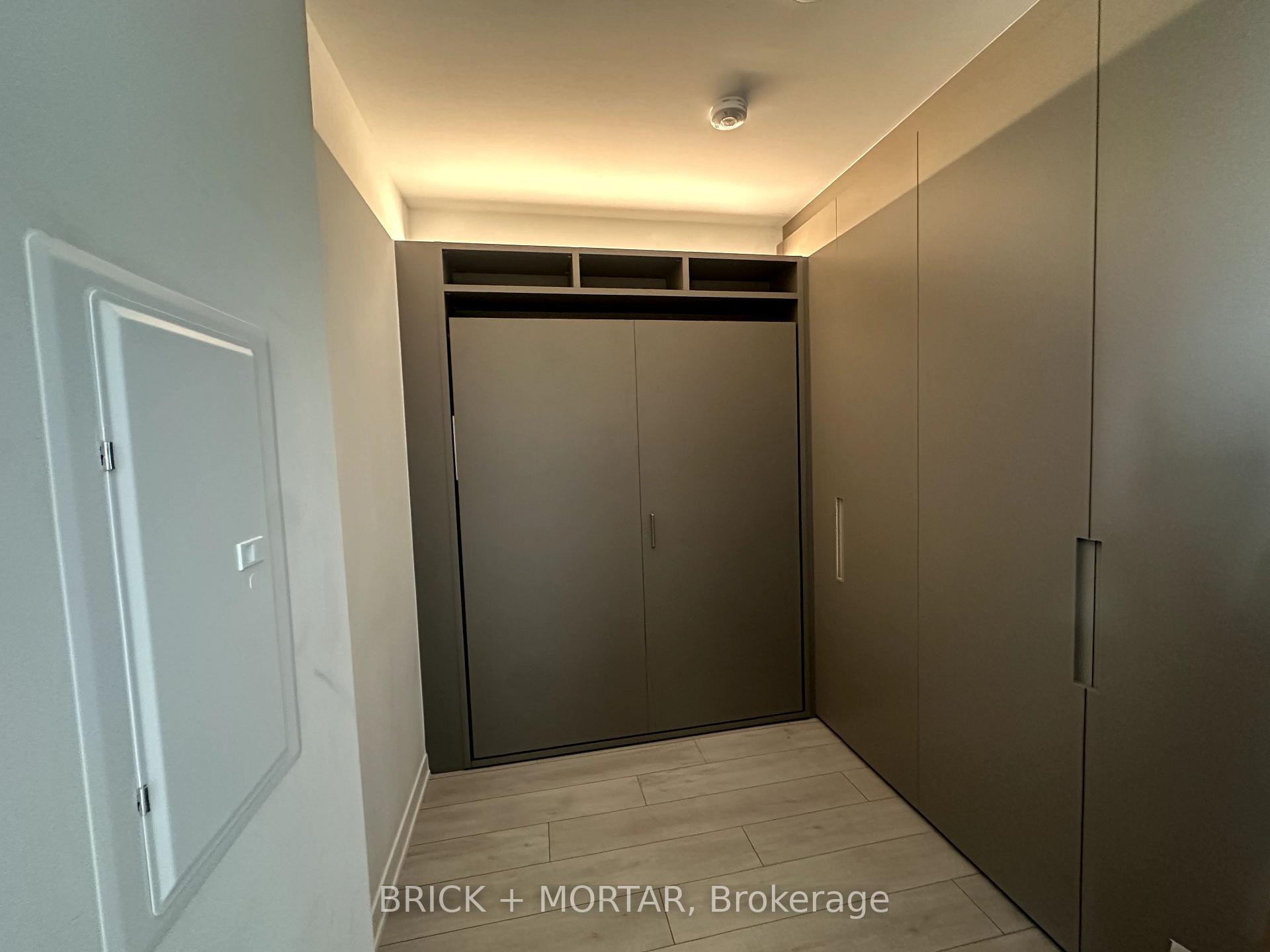 2 Bedrooms Condo at 1 Hillsdale, Toronto For sale