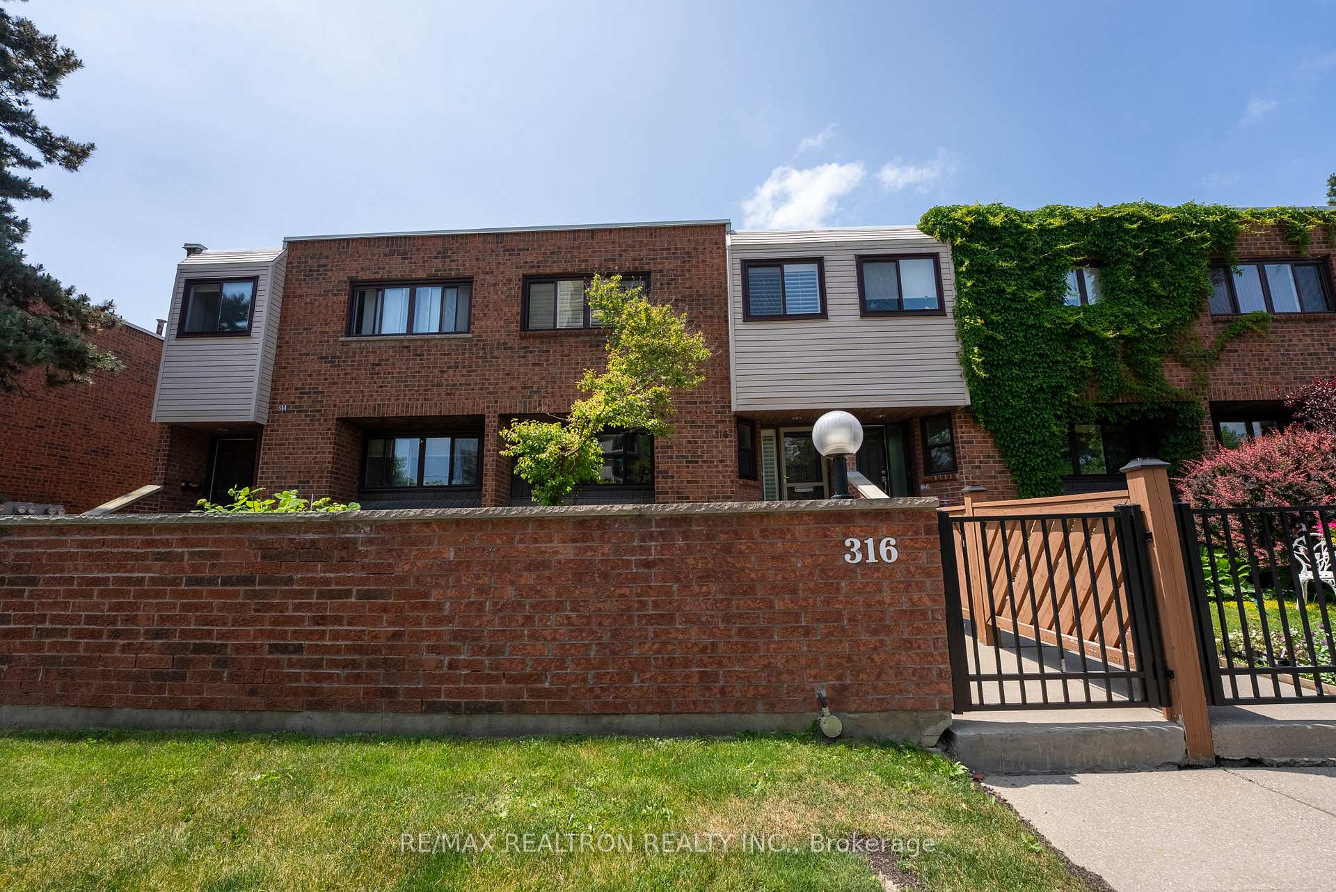 4 Bedrooms Condo at 316 Torresdale, Toronto For sale