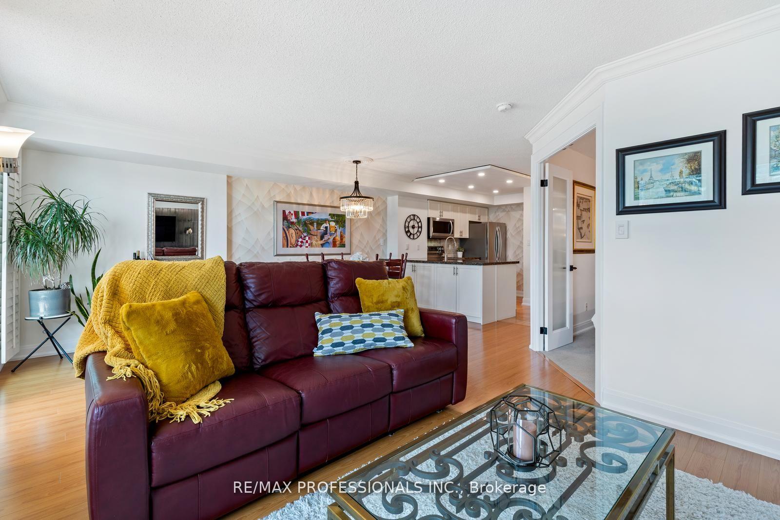 2 Bedrooms Condo at 410 Queens,  Toronto For sale