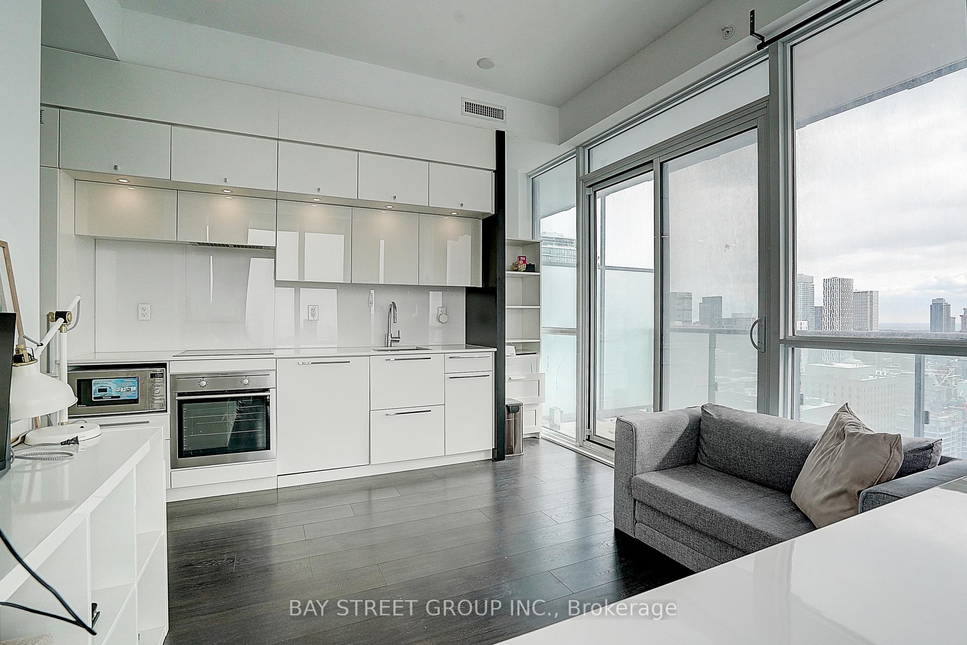 1 Bedroom Condo at 15 Grenville, Toronto For sale