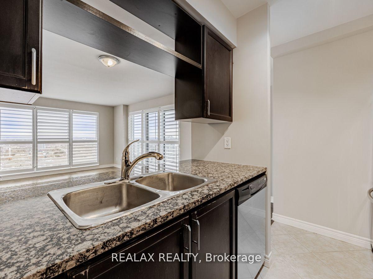 3 Bedrooms Condo at 70 Town Centre, Toronto For sale