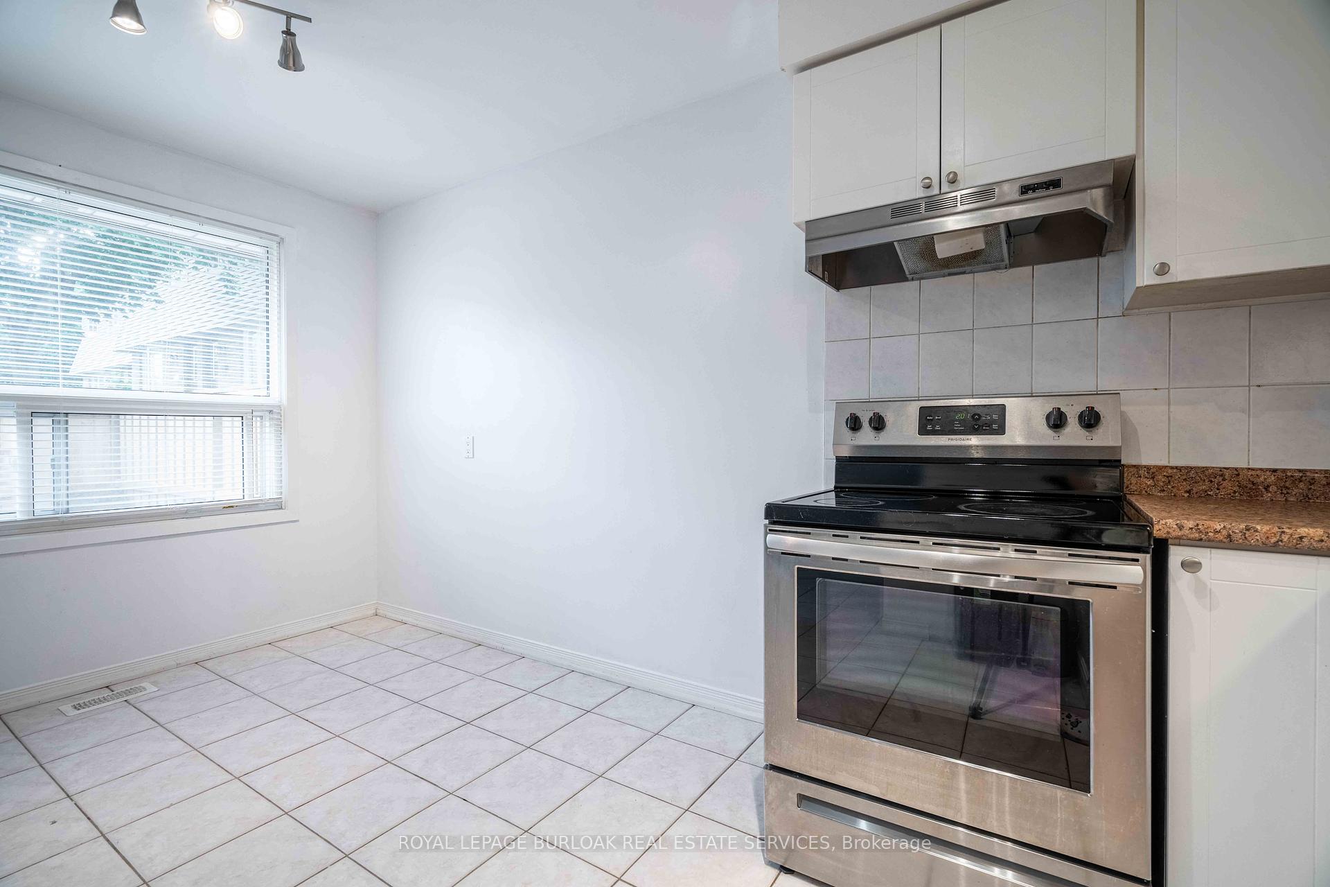 4 Bedrooms Condo at 117 Bonaventure, Hamilton For sale