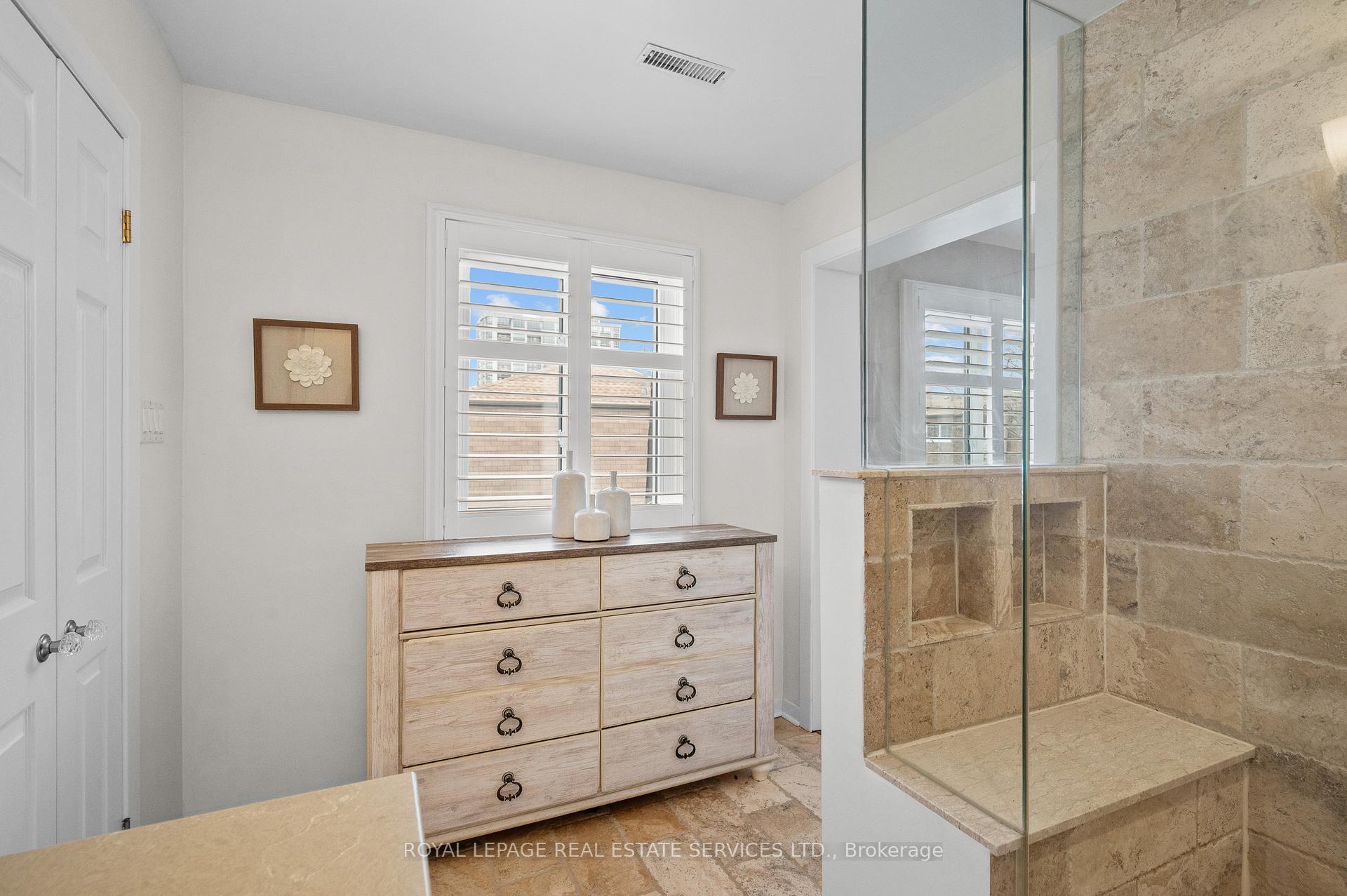 3 Bedrooms Condo at 2098 Marine,  Oakville For sale